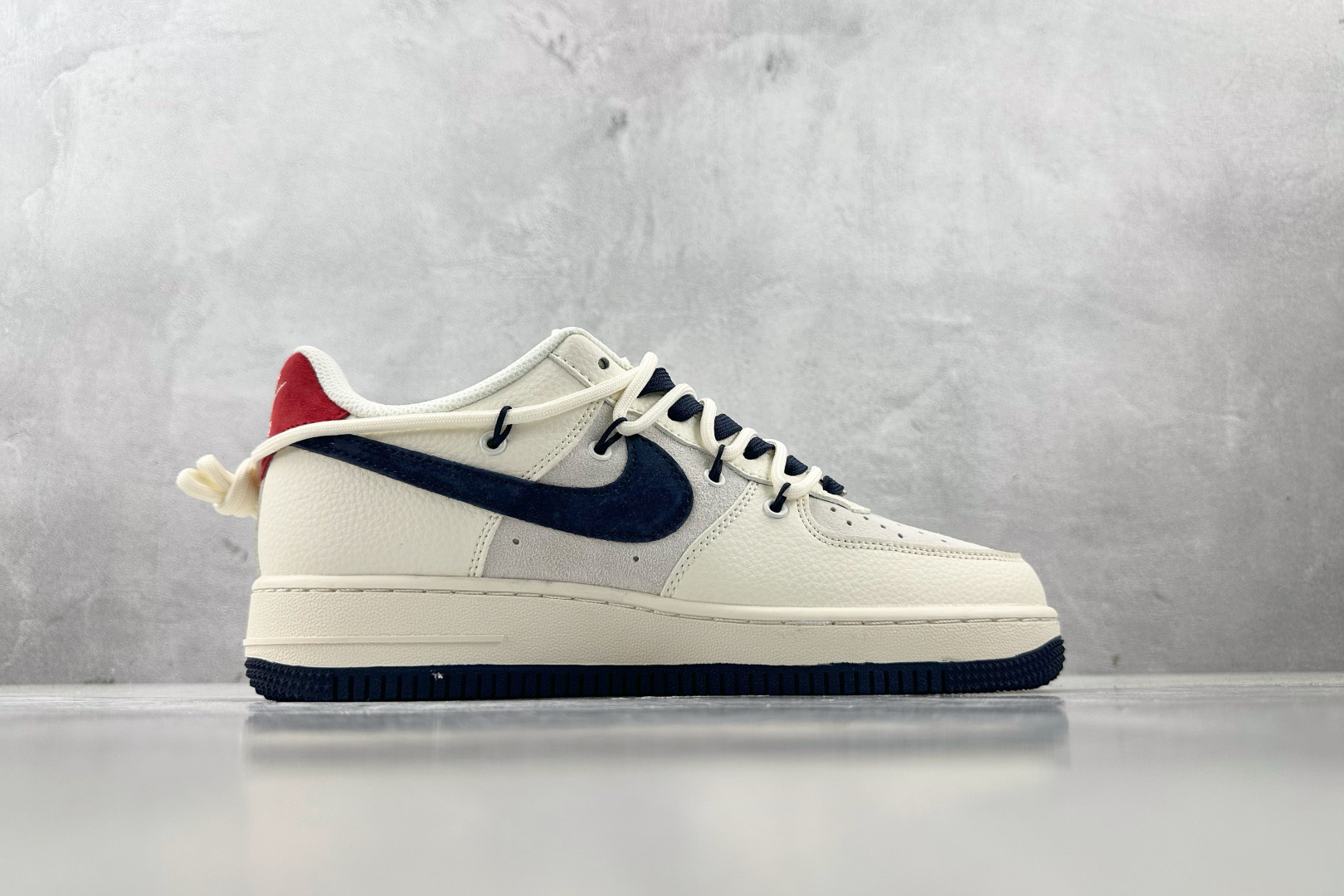 XC 
Nike Air Force 1'07 LV 联名 米白蓝

货号：DM6868 083
尺码：