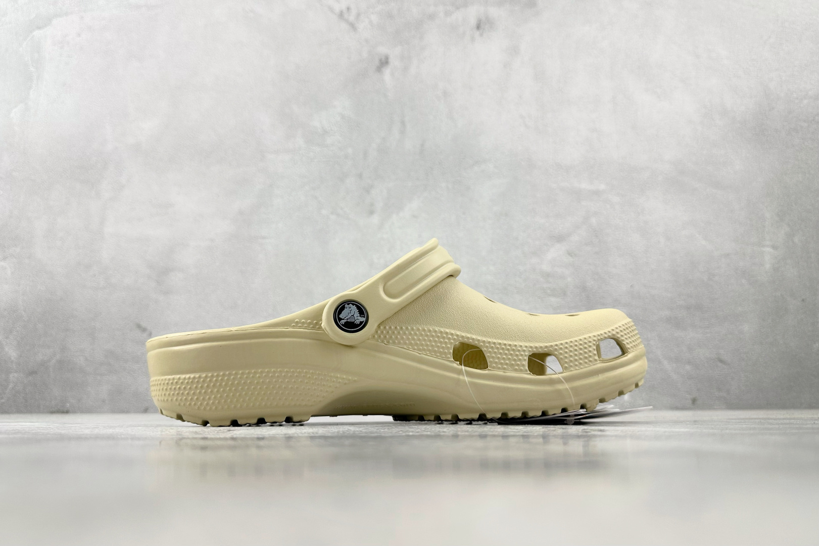 Crocs Classic Clog EVA Sandal: Lightweight Comfort, Iconic Design 3 cmp i1745516585636 1000 0 1