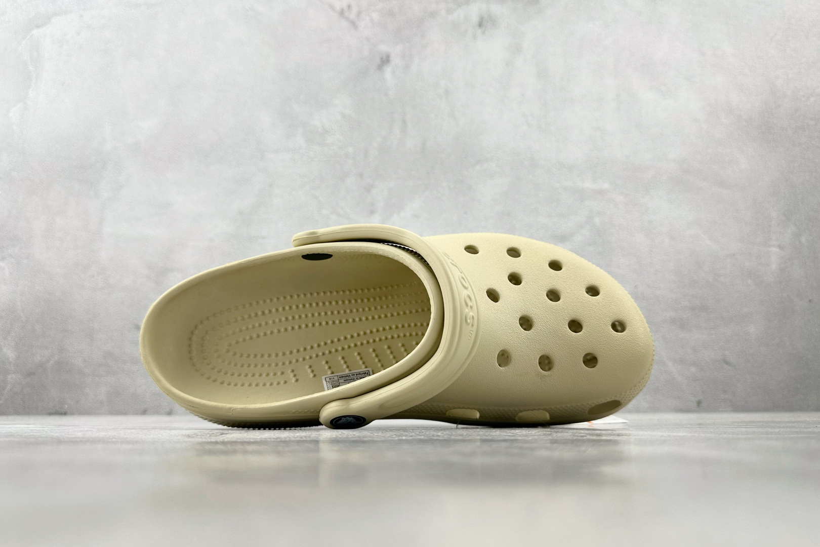 Crocs Classic Clog EVA Sandal: Lightweight Comfort, Iconic Design 4 cmp i1745516585636 4946 0 2