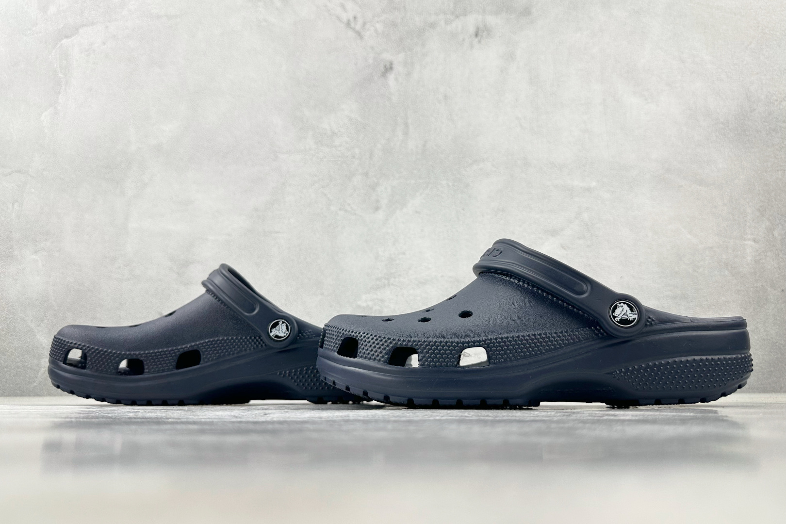 Crocs Classic Clog - Lightweight Comfort, Versatile Style, and Iconic Design 6 cmp i1745516783129 8300 0 4