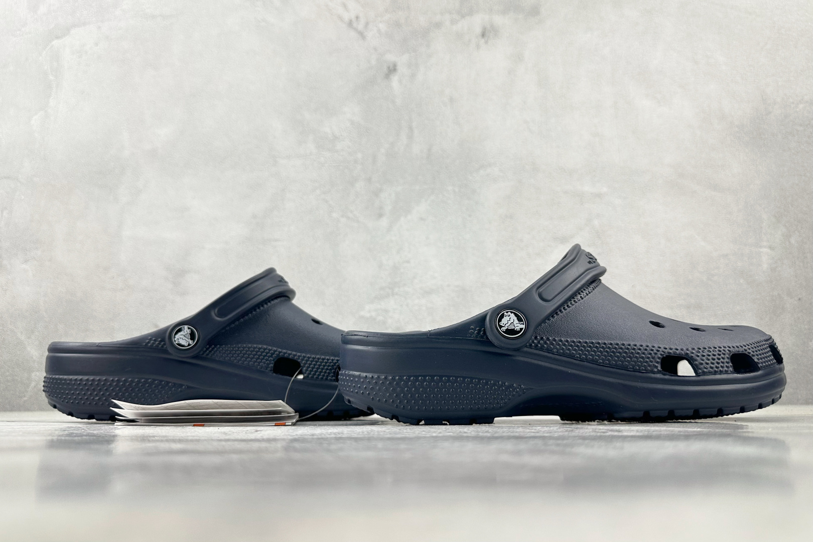 Crocs Classic Clog - Lightweight Comfort, Versatile Style, and Iconic Design 7 cmp i1745516795045 8952 0 5
