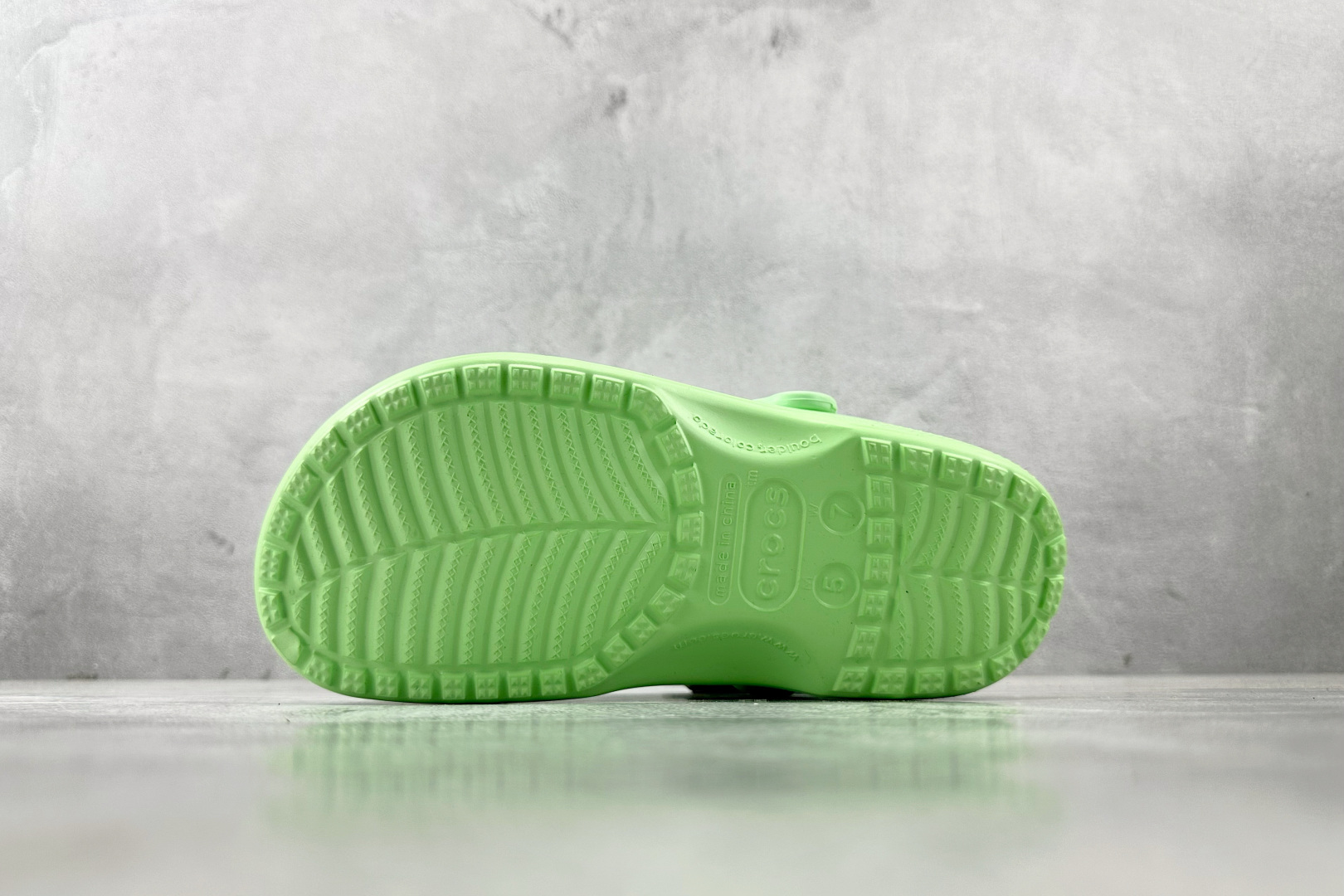 Crocs Classic Clog EVA Lime Green | Comfortable and Lightweight (Sizes 36-44) 5 cmp i1745516846457 5361 0 3