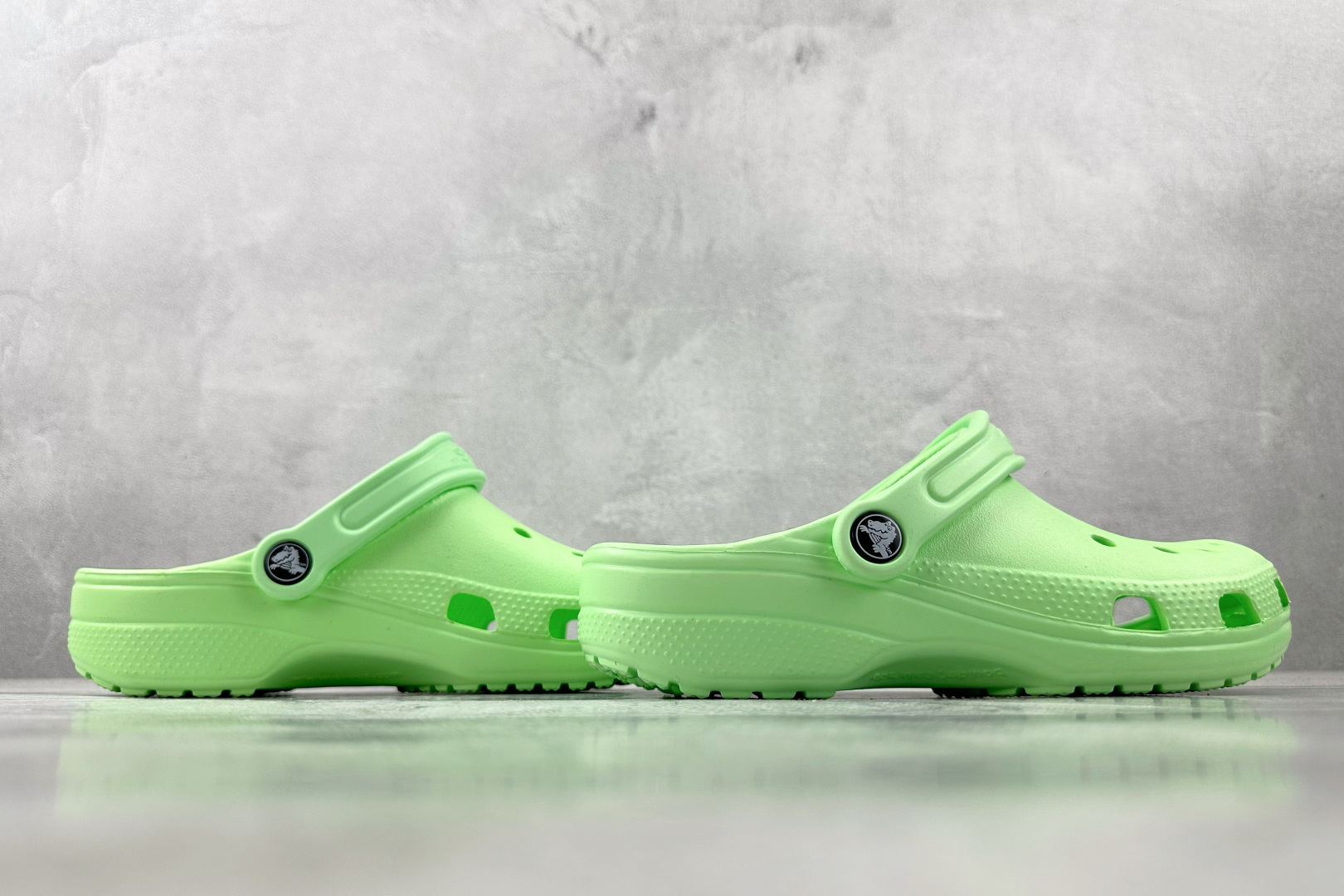 Crocs Classic Clog EVA Lime Green | Comfortable and Lightweight (Sizes 36-44) 7 cmp i1745516846457 8350 0 5