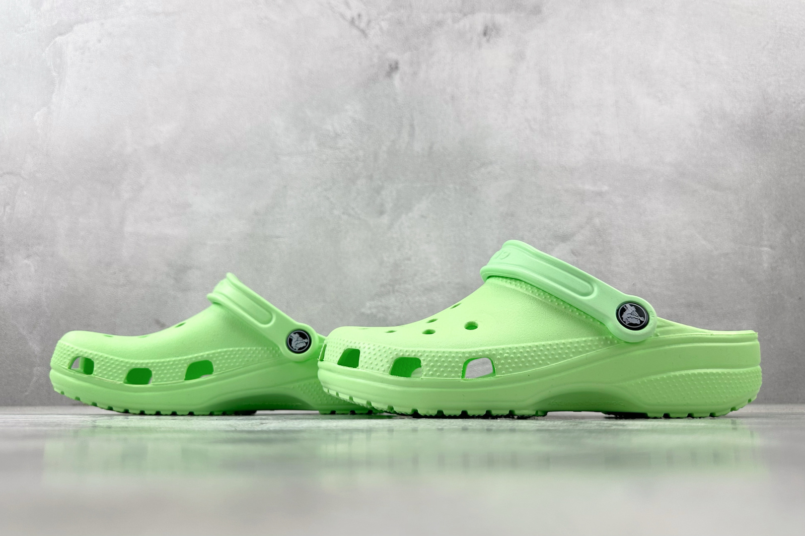 Crocs Classic Clog EVA Lime Green | Comfortable and Lightweight (Sizes 36-44) 6 cmp i1745516854534 3748 0 4