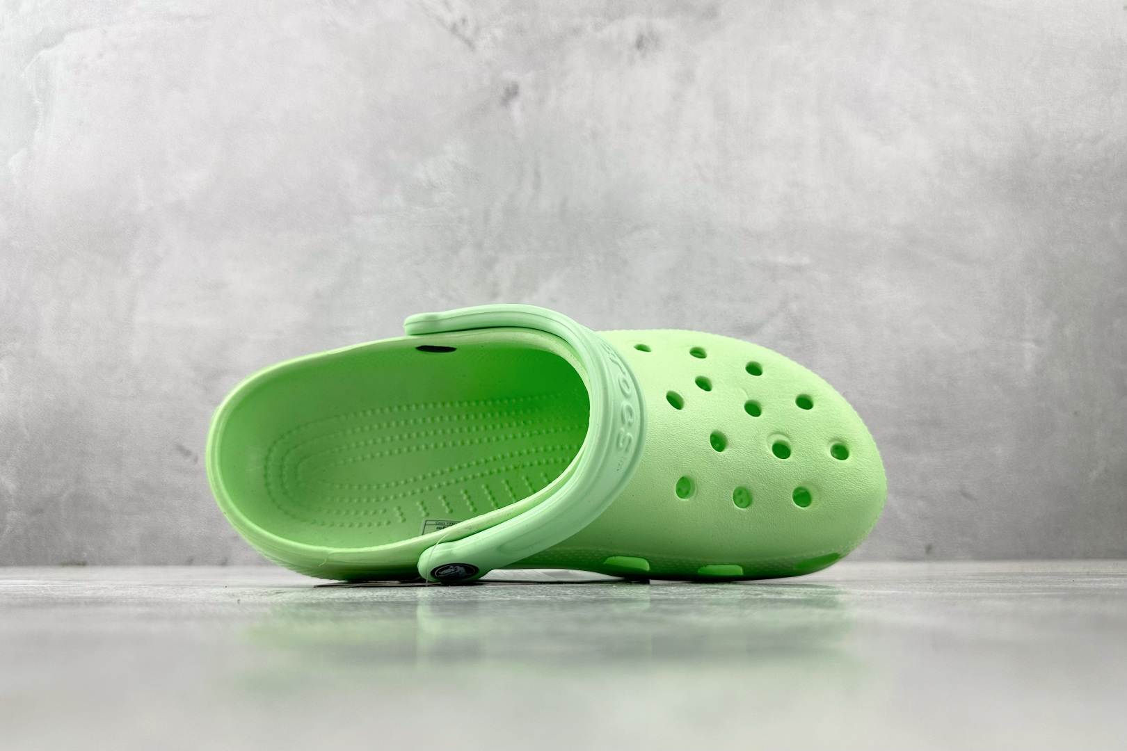 Crocs Classic Clog EVA Lime Green | Comfortable and Lightweight (Sizes 36-44) 4 cmp i1745516854548 4436 0 2