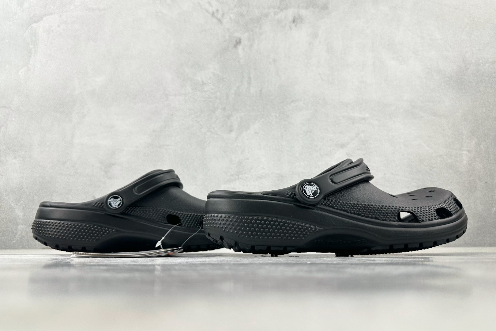 Crocs Classic Clog | Lightweight & Comfortable Slip-On Shoes for Women & Men 7 cmp i1745516899613 7675 0 5