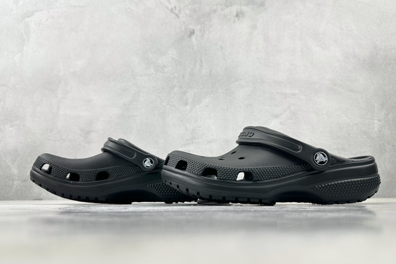 Crocs Classic Clog | Lightweight & Comfortable Slip-On Shoes for Women & Men 6 cmp i1745516899615 8769 0 4