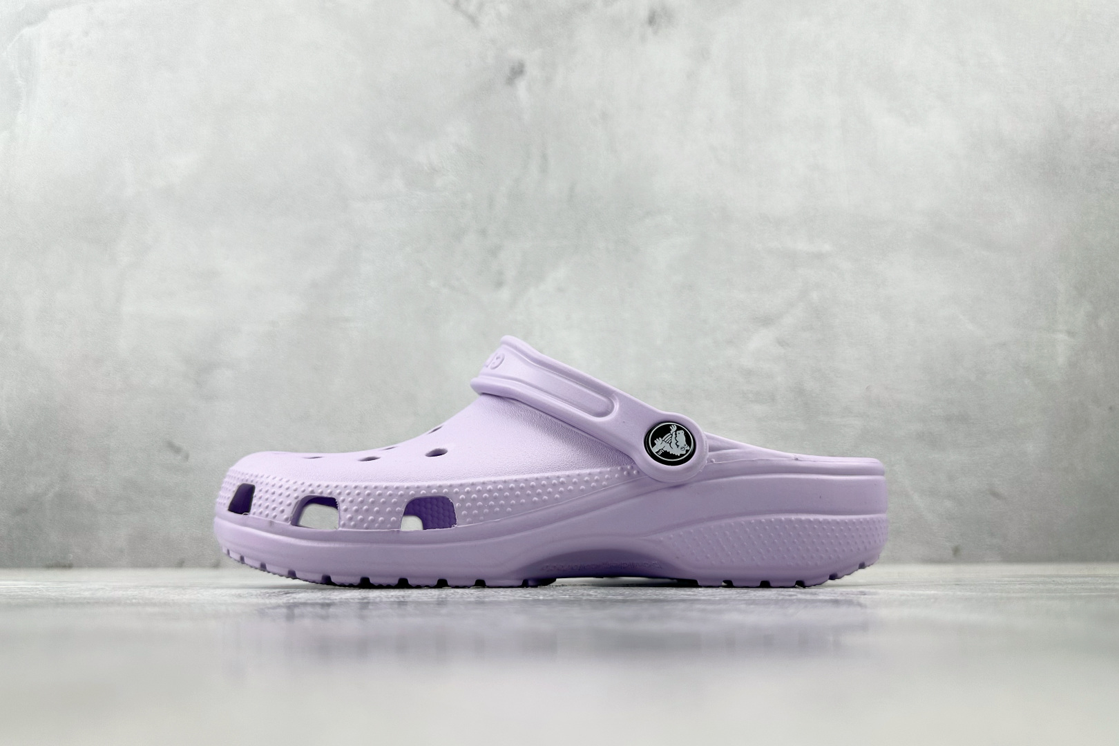 Crocs Classic Clog: Lightweight Comfort & Iconic Style in Various Sizes 1 Crocs Classic Clog: Lightweight Comfort & Iconic Style in Various Sizes
