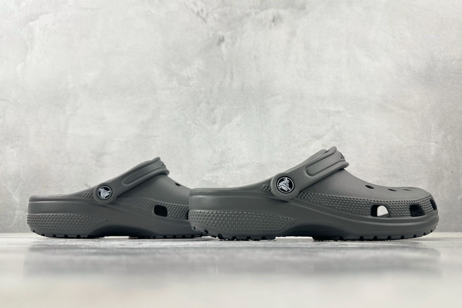Crocs Classic Clog - Gray, Comfortable, and Versatile for Everyday Wear 7 cmp i1745517201486 2861 0 5