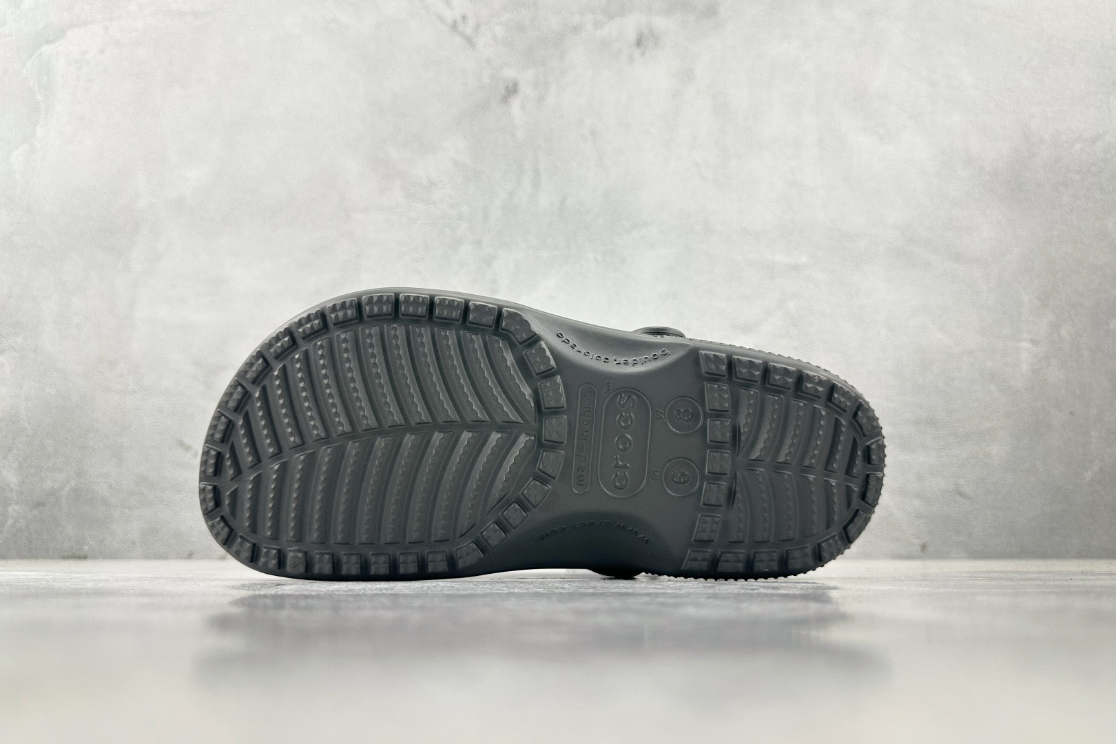 Crocs Classic Clog - Gray, Comfortable, and Versatile for Everyday Wear 5 cmp i1745517207251 1682 0 3