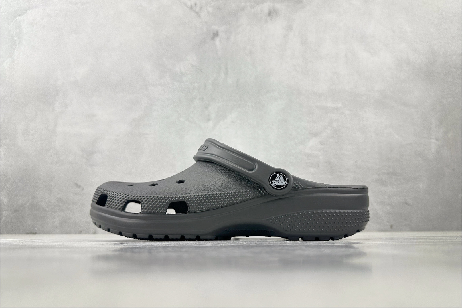 Crocs Classic Clog - Gray, Comfortable, and Versatile for Everyday Wear 2 cmp i1745517207253 1286 0 0