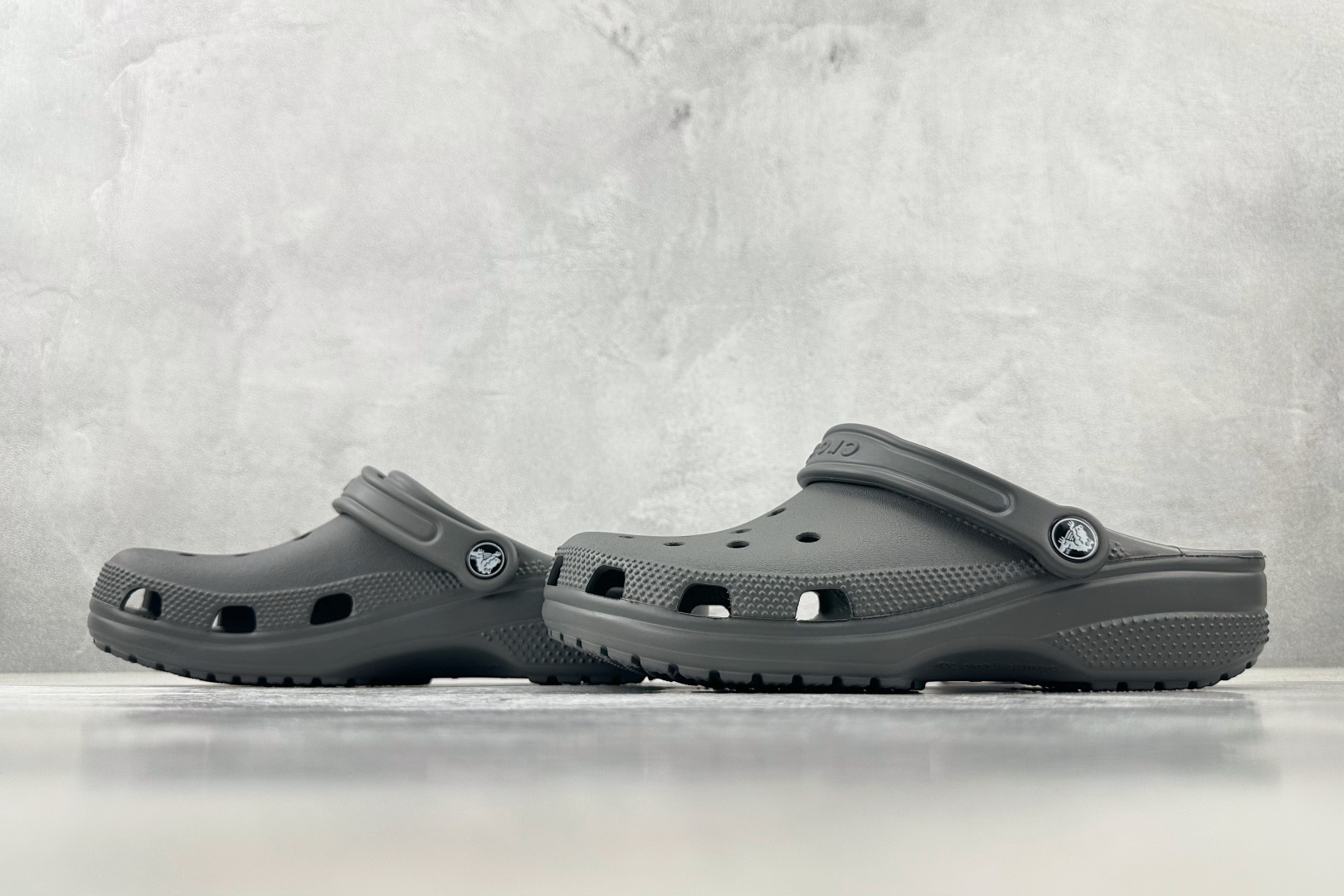 Crocs Classic Clog - Gray, Comfortable, and Versatile for Everyday Wear 6 cmp i1745517207272 1245 0 4
