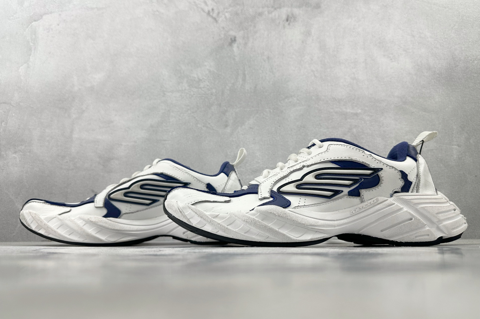 XA 
最新外贸批次 Balenciaga巴黎世家 Monday 白色

货号：WDWTS4090
尺