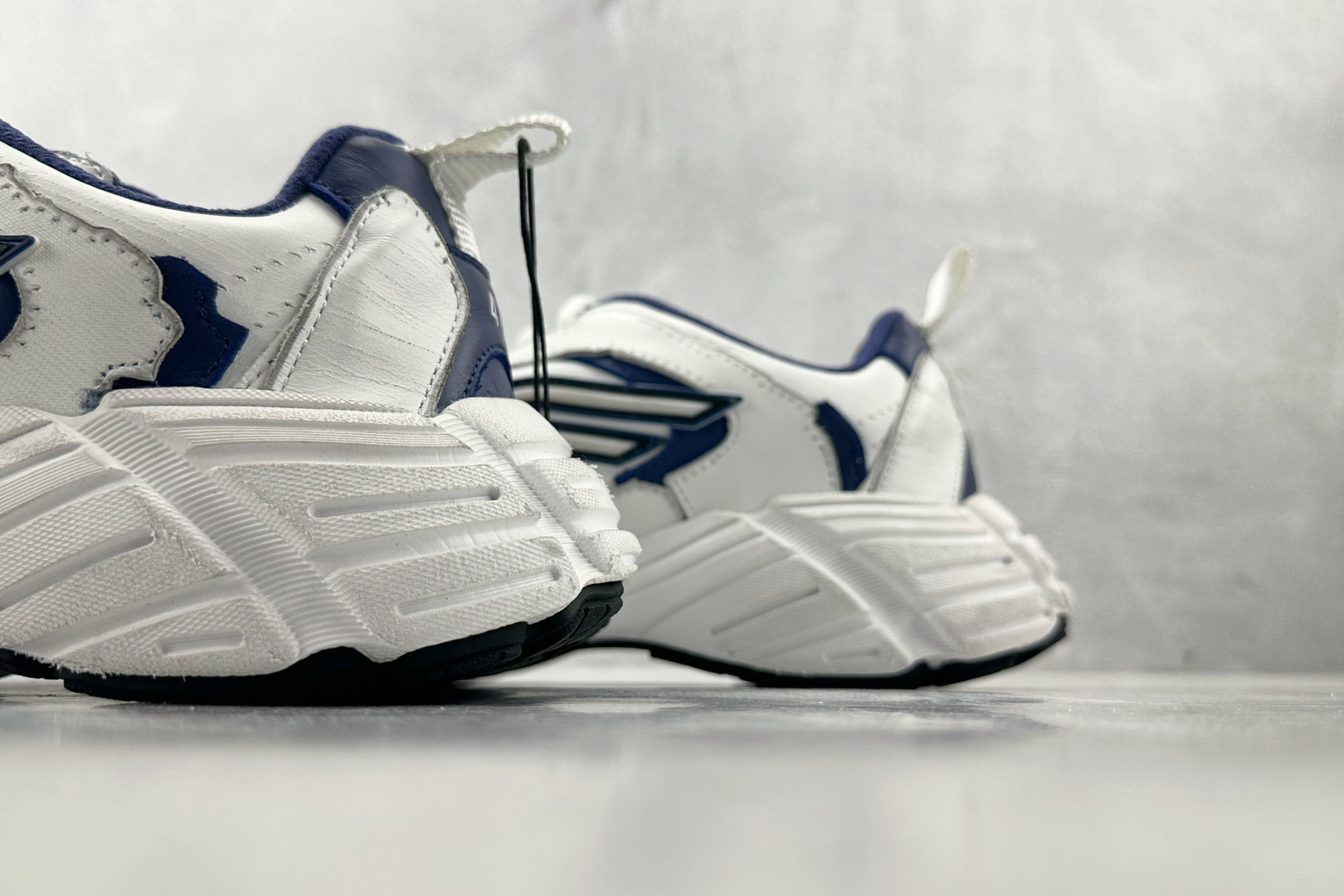  XA 
最新外贸批次 Balenciaga巴黎世家 Monday 白色

货号：WDWTS4090
尺