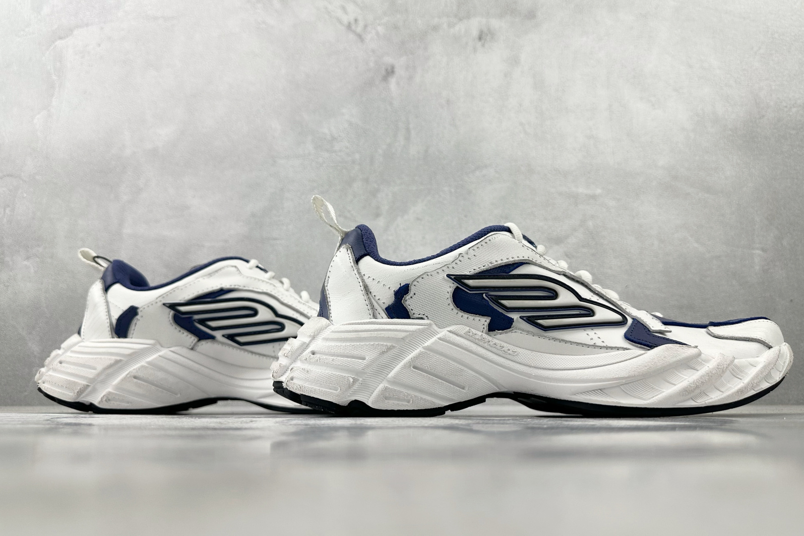  XA 
最新外贸批次 Balenciaga巴黎世家 Monday 白色

货号：WDWTS4090
尺