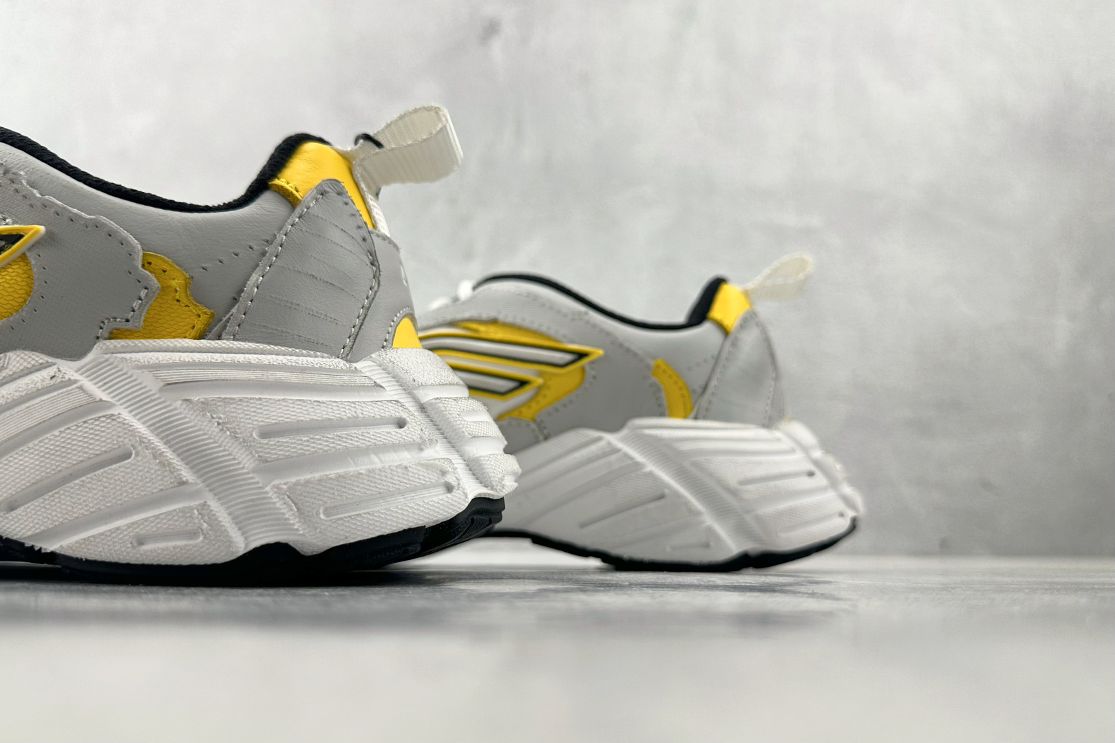 XA 
最新外贸批次 Balenciaga巴黎世家 Monday 黄色

货号：WDWTS1971
尺码