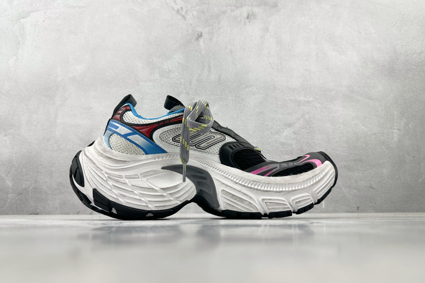 XA 
最新外贸批次 Balenciaga巴黎世家  6XL 白色

货号：W2MV71980
尺码：3