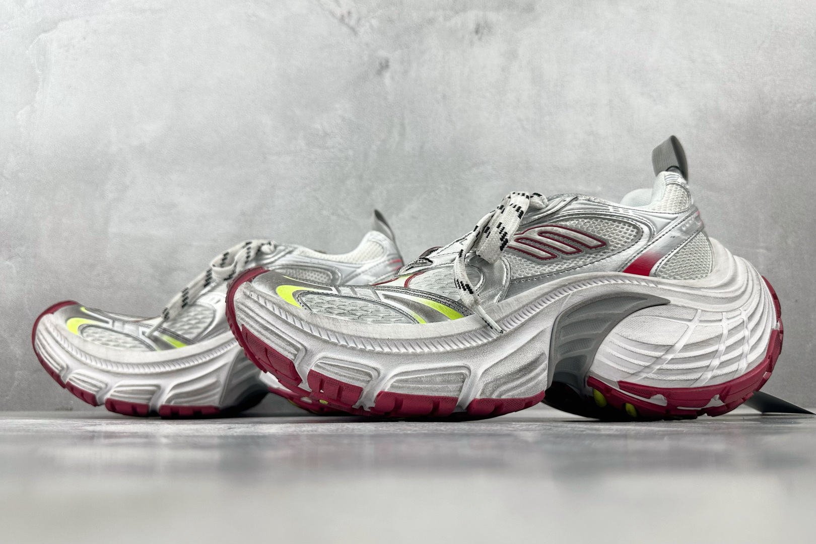 XA 
最新外贸批次 Balenciaga巴黎世家 10XL 银色

货号：W2MV29155
尺码：3