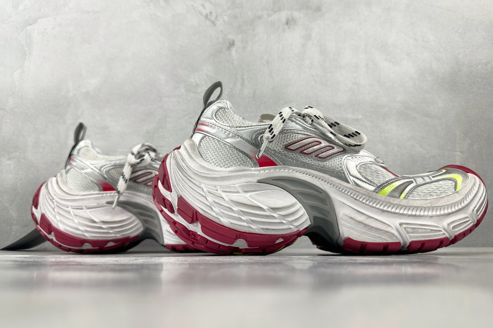XA 
最新外贸批次 Balenciaga巴黎世家 10XL 银色

货号：W2MV29155
尺码：3