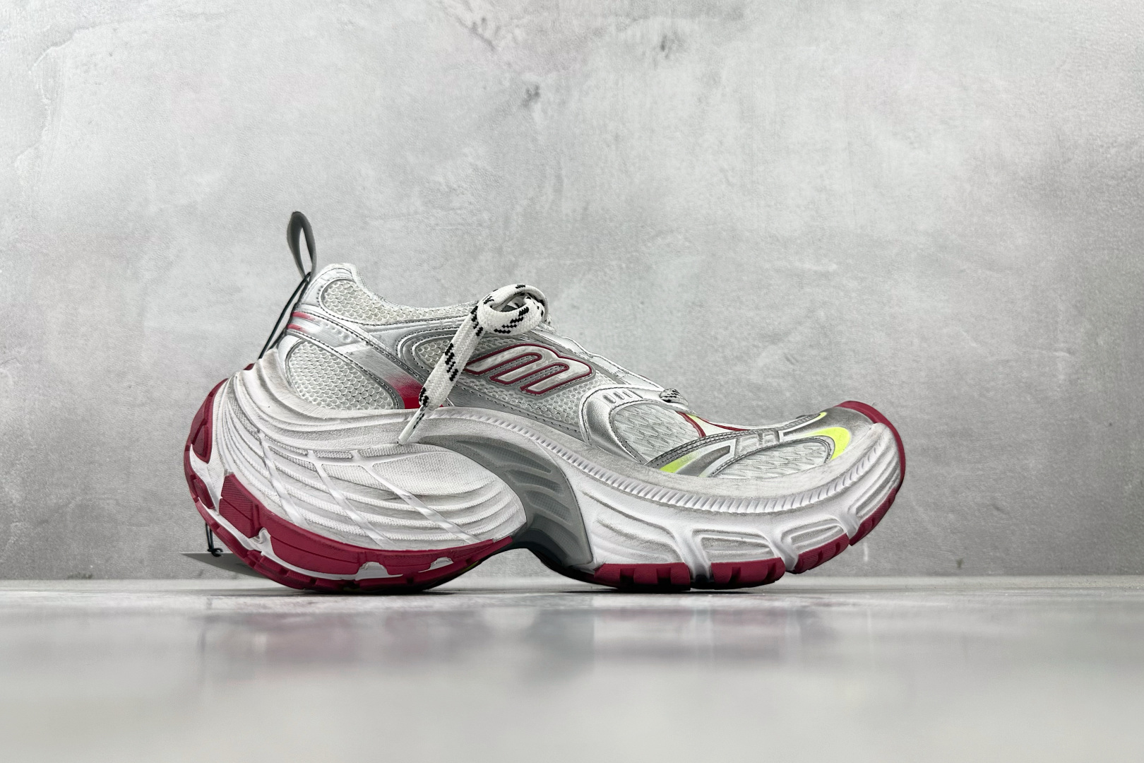XA 
最新外贸批次 Balenciaga巴黎世家 10XL 银色

货号：W2MV29155
尺码：3