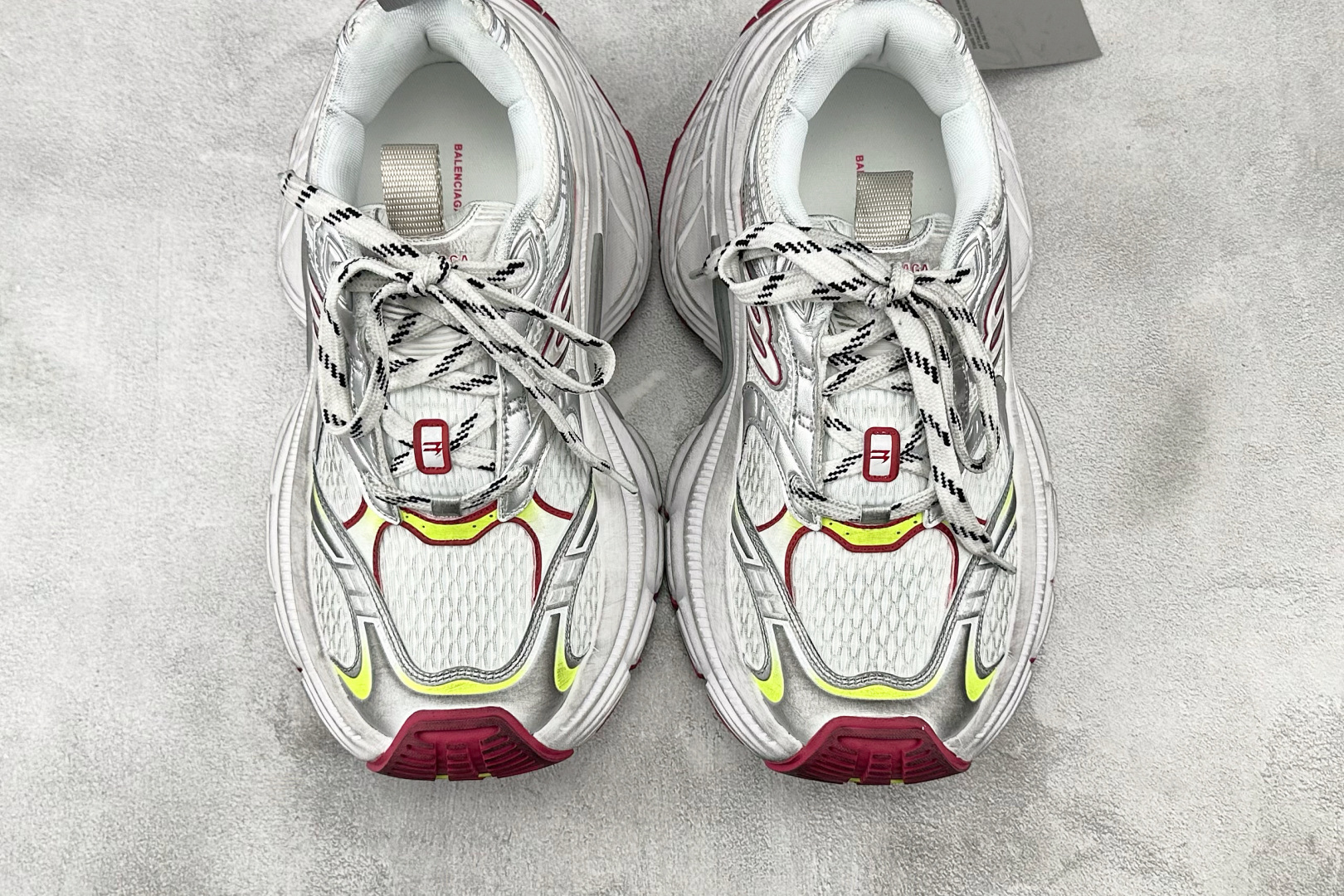 XA 
最新外贸批次 Balenciaga巴黎世家 10XL 银色

货号：W2MV29155
尺码：3