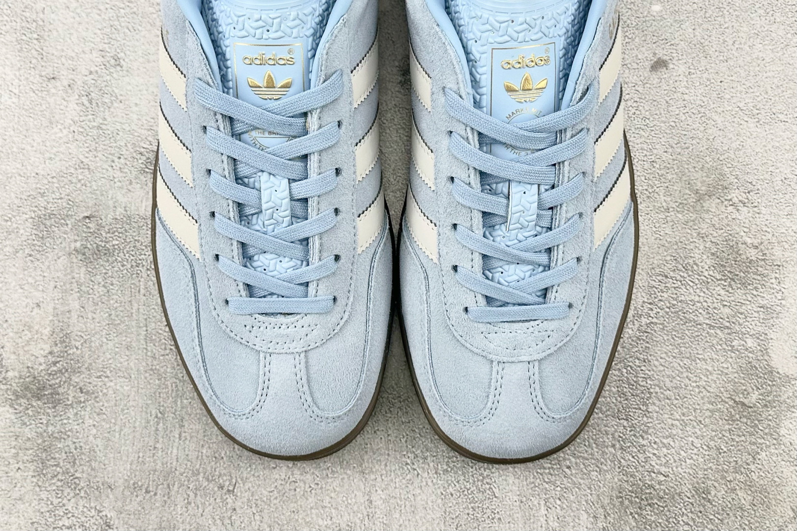 XC 
adidas originals GAZELLE 蓝白

货号：JI2717
尺码：35.5 3