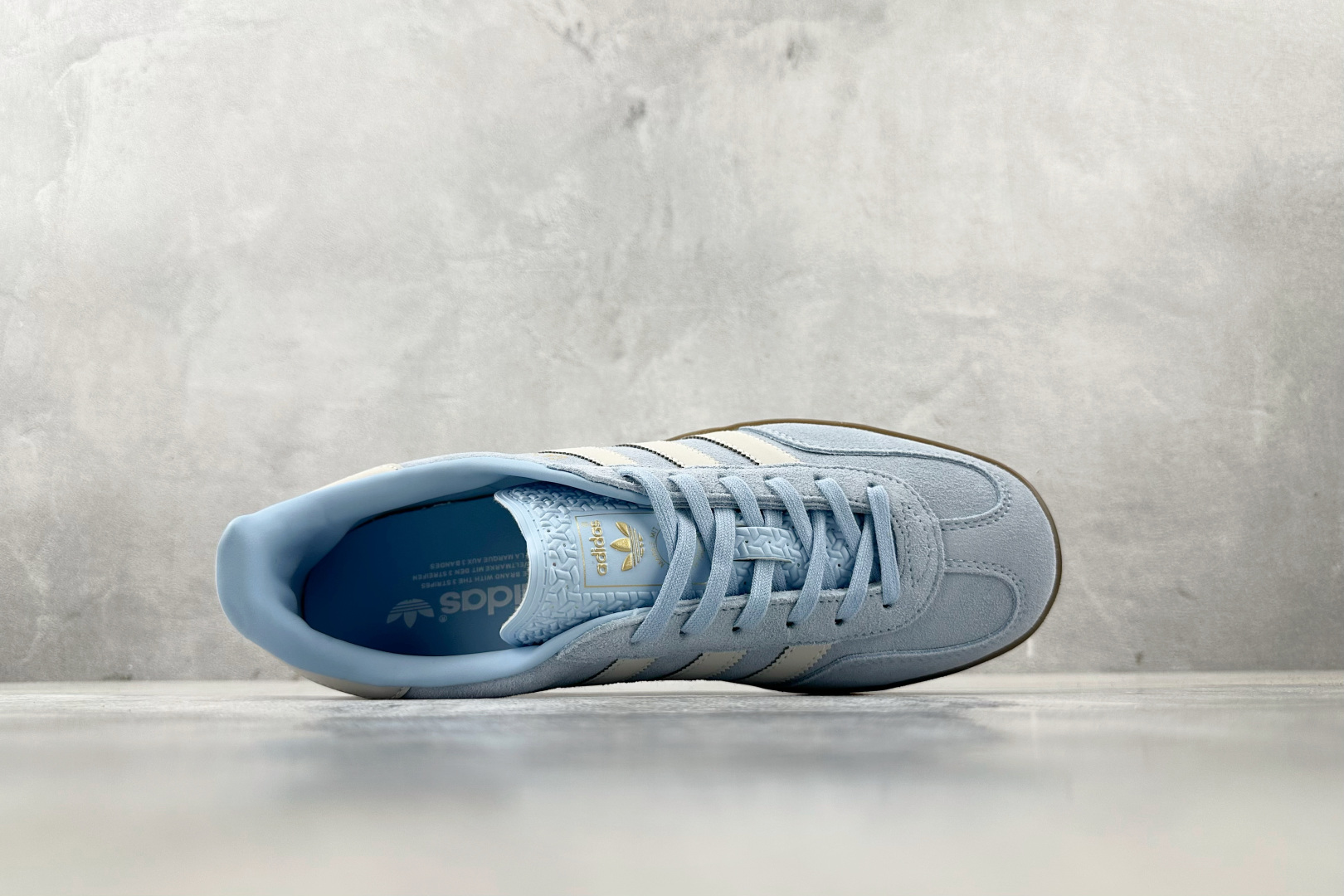 XC 
adidas originals GAZELLE 蓝白

货号：JI2717
尺码：35.5 3