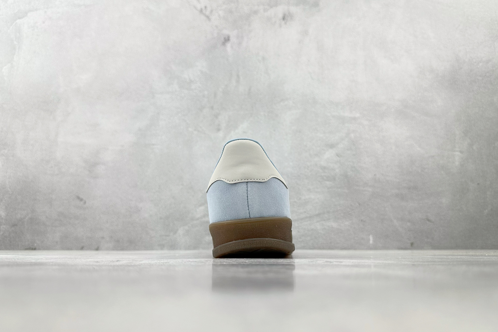 XC 
adidas originals GAZELLE 蓝白

货号：JI2717
尺码：35.5 3