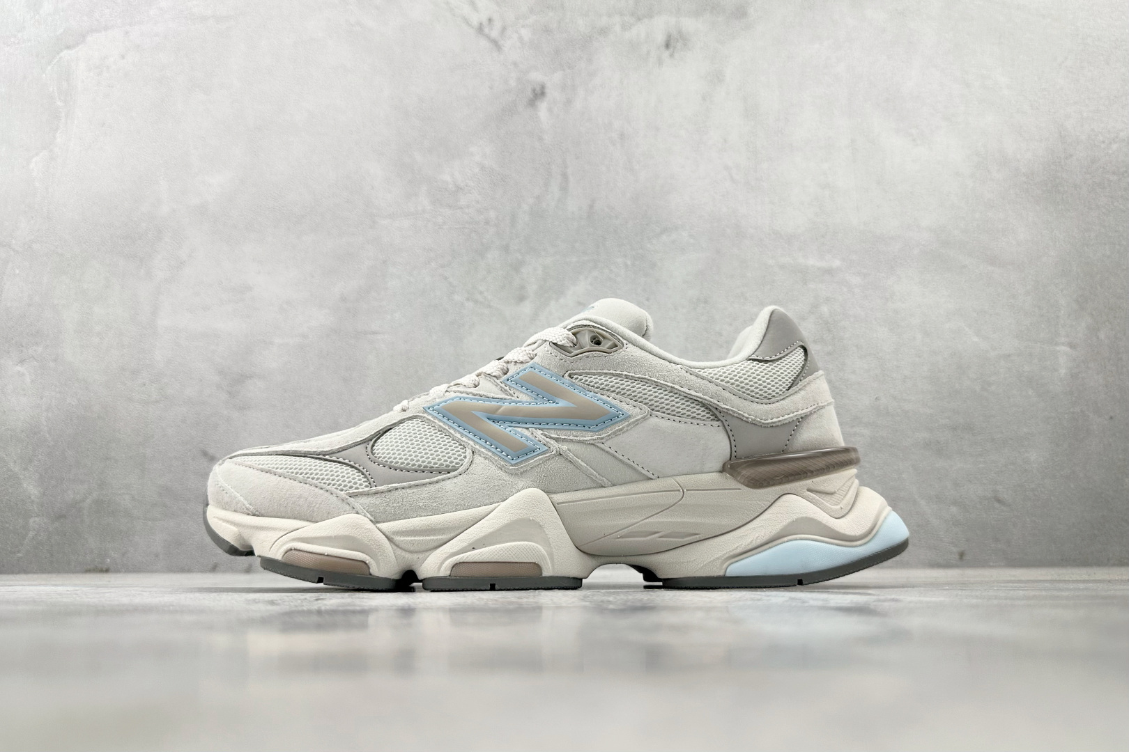 C 版 
大厂出品  New Balance NB 9060 灰白色

货号：U9060ZGA
尺码：3