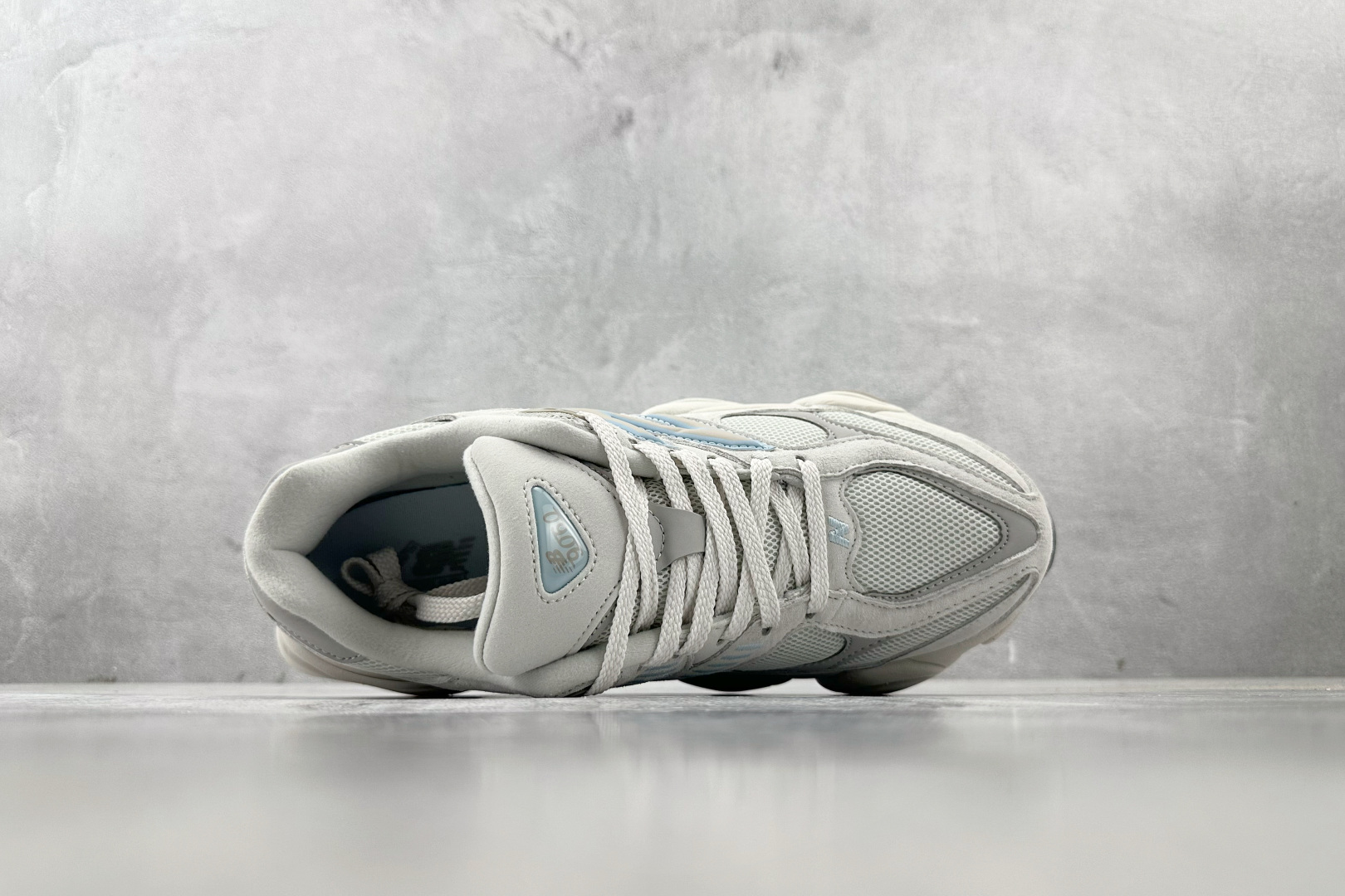 C 版 
大厂出品  New Balance NB 9060 灰白色

货号：U9060ZGA
尺码：3