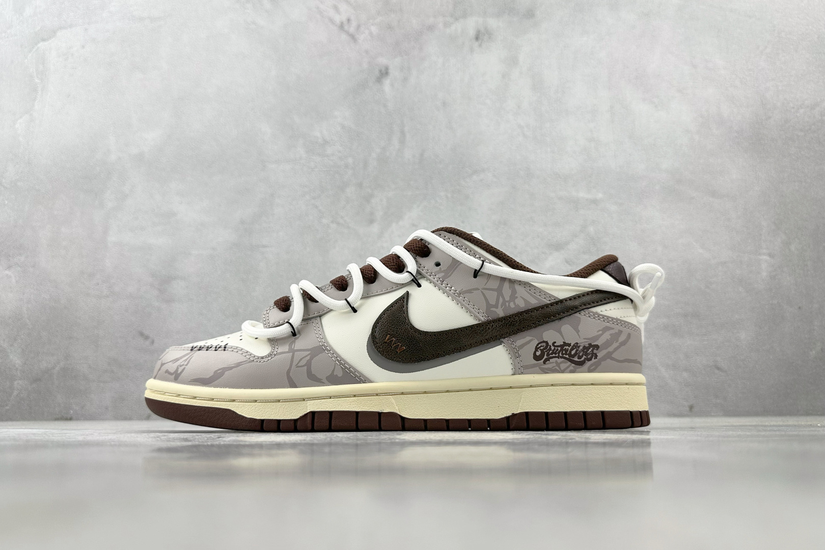 YC 
【定制球鞋】Nike Dunk 考拉派对 破碎网格 棕色

货号：DD1503-124
尺码：3
