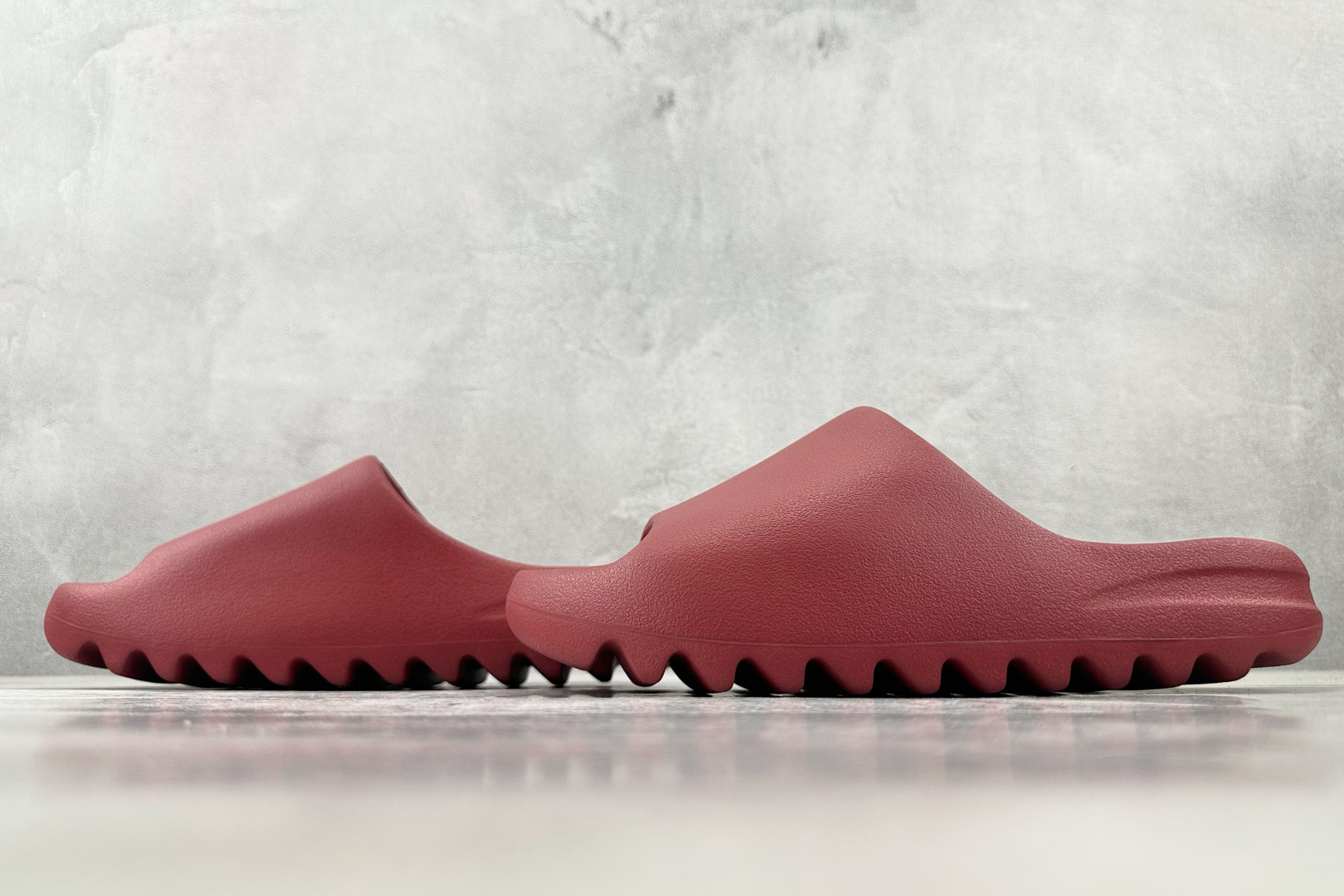 全新外贸大厂出品 adidas originals Yeezy Slide 雾面胭脂红 ID5988