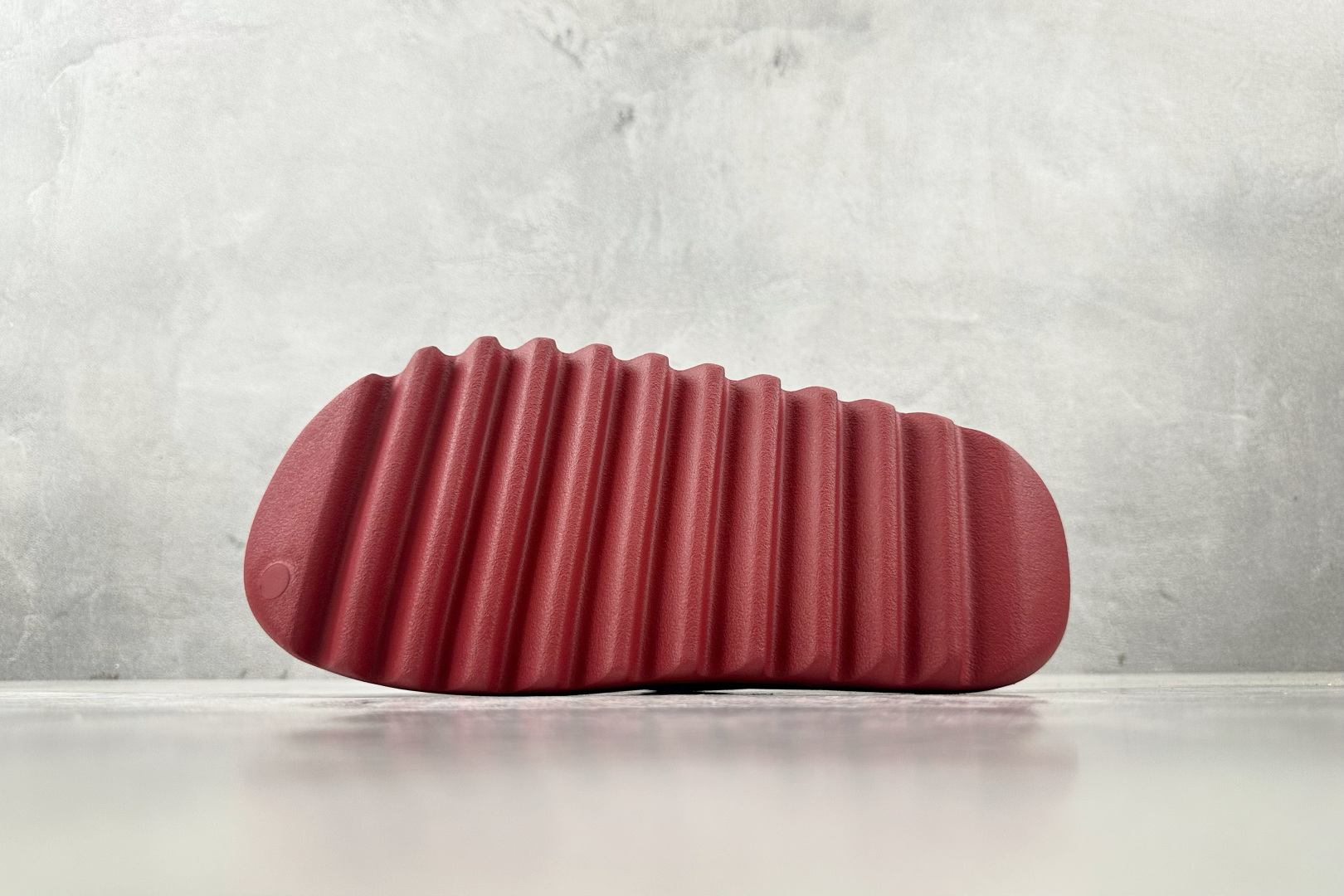 全新外贸大厂出品 adidas originals Yeezy Slide 雾面胭脂红 ID5988