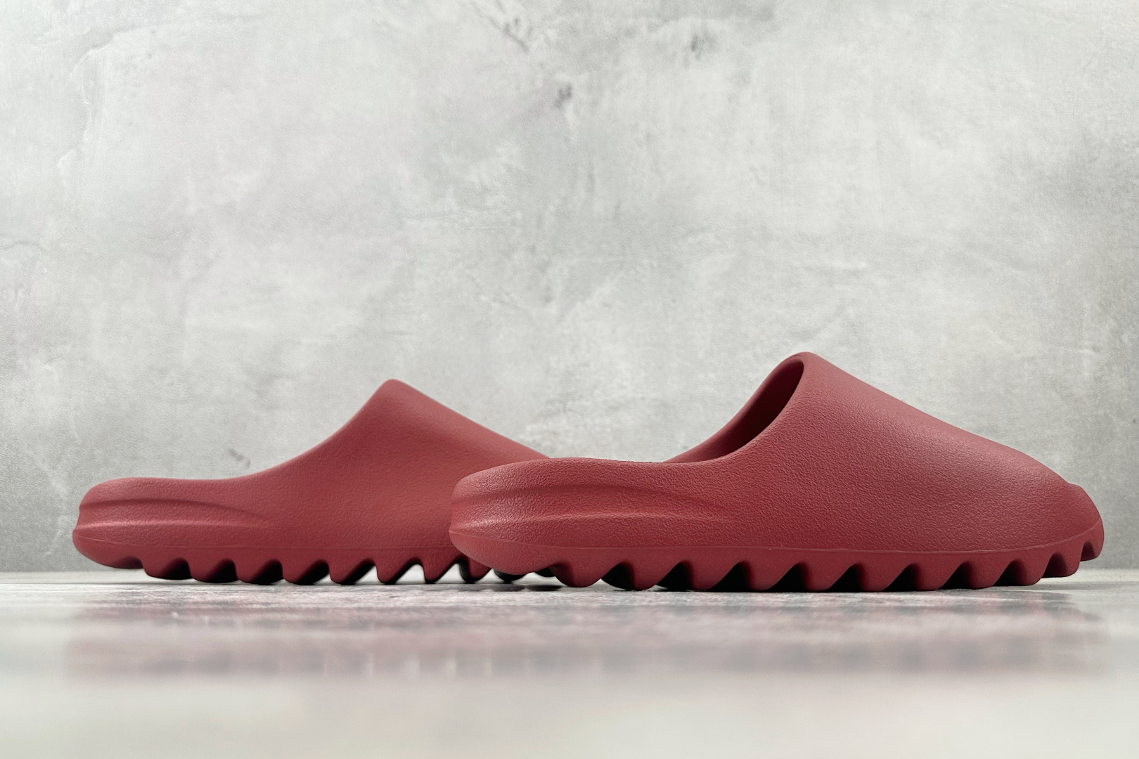全新外贸大厂出品 adidas originals Yeezy Slide 雾面胭脂红 ID5988