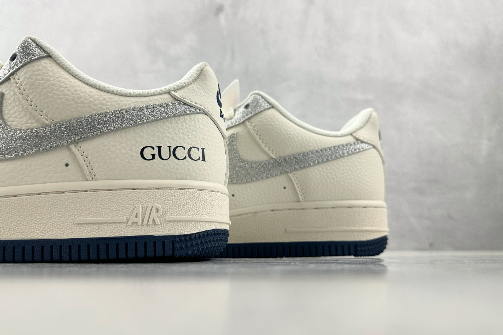 XC 
Nike Air Force 1'07 GUCCI 联名 米白灰

货号：XS1958 546
