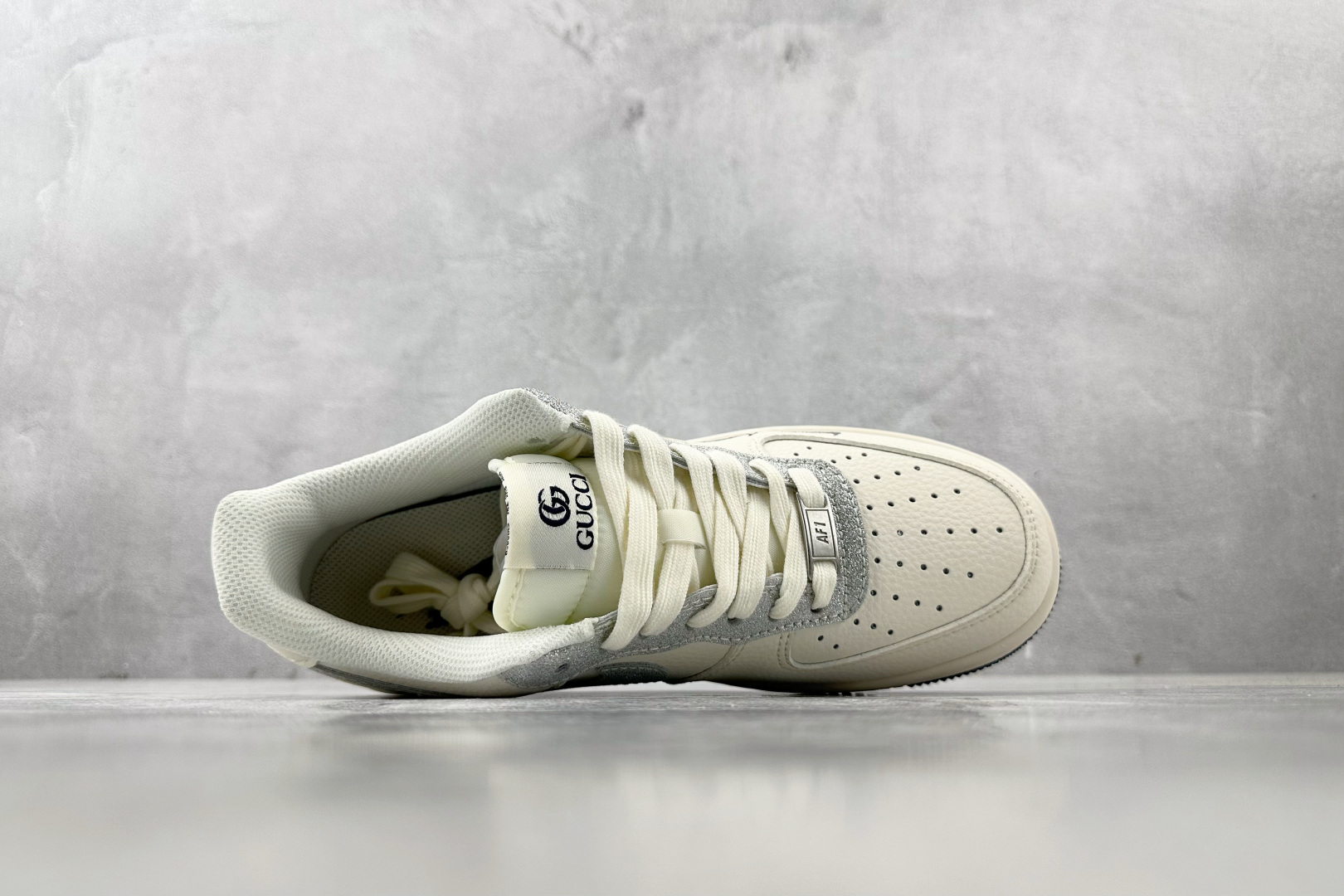XC 
Nike Air Force 1'07 GUCCI 联名 米白灰

货号：XS1958 546
