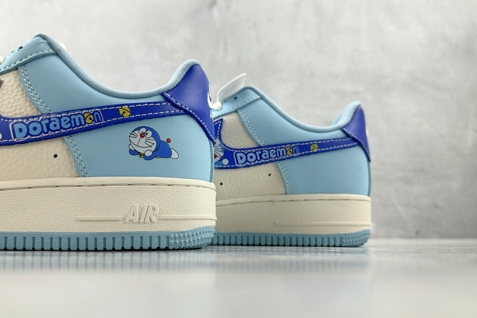 XC 
Nike Air Force 1'07 哆啦A梦 联名 蓝白

货号：DF0188 059
尺码