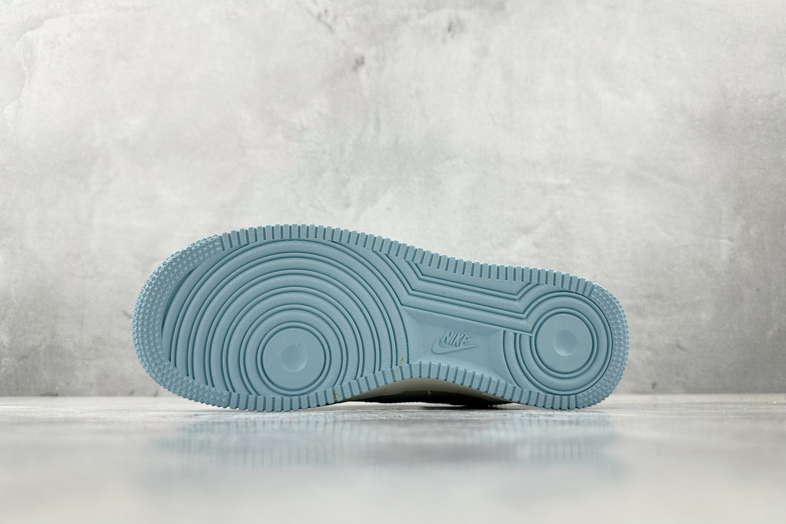 XC 
Nike Air Force 1'07 哆啦A梦 联名 蓝白

货号：DF0188 059
尺码