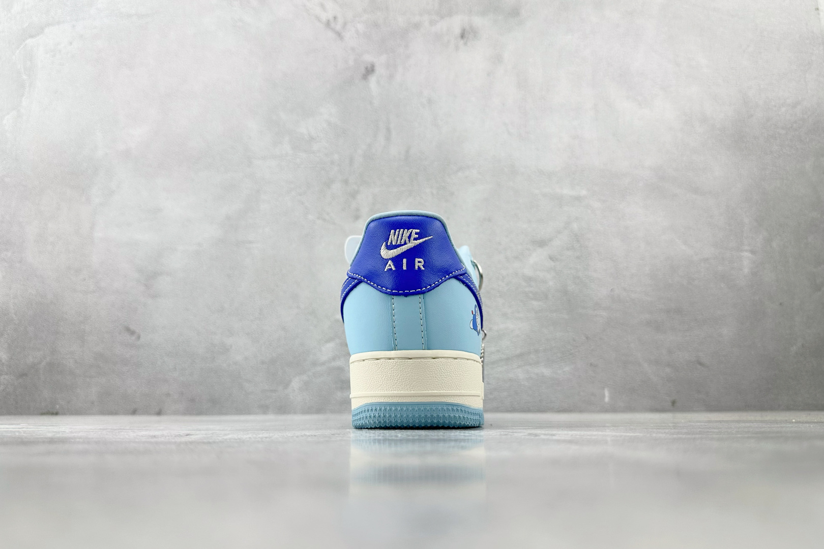 XC 
Nike Air Force 1'07 哆啦A梦 联名 蓝白

货号：DF0188 059
尺码