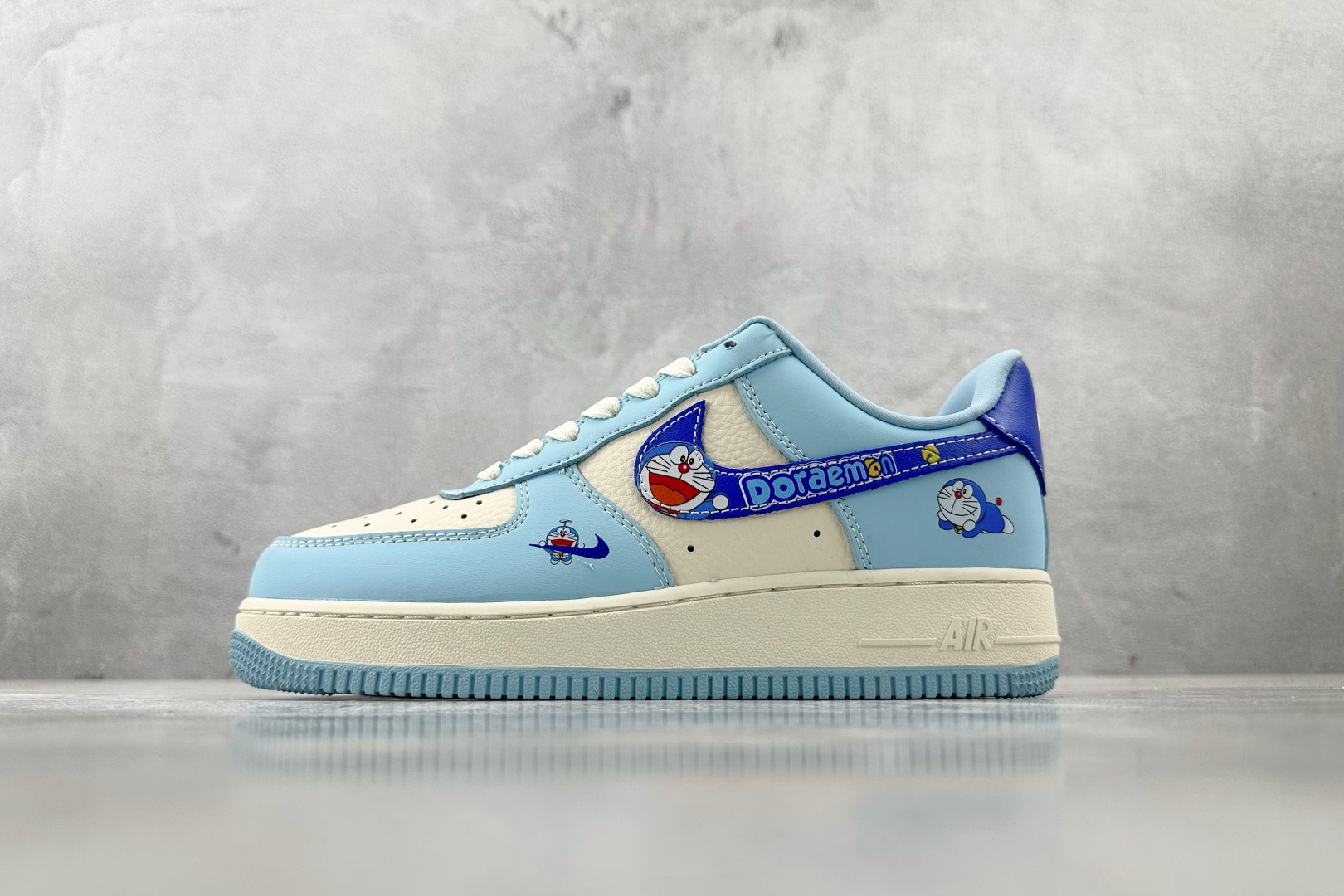 XC 
Nike Air Force 1'07 哆啦A梦 联名 蓝白

货号：DF0188 059
尺码