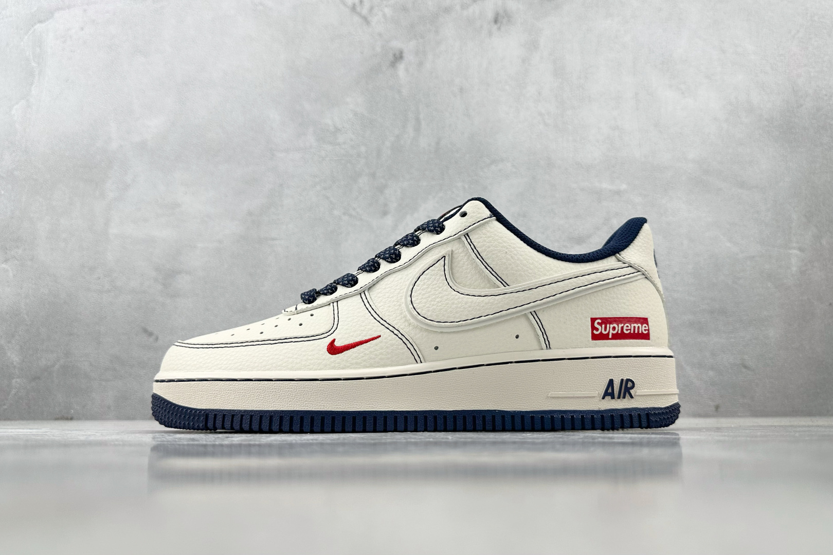 XC 
Nike Air Force 1'07 Supreme 联名 米白

货号：HH7518 074