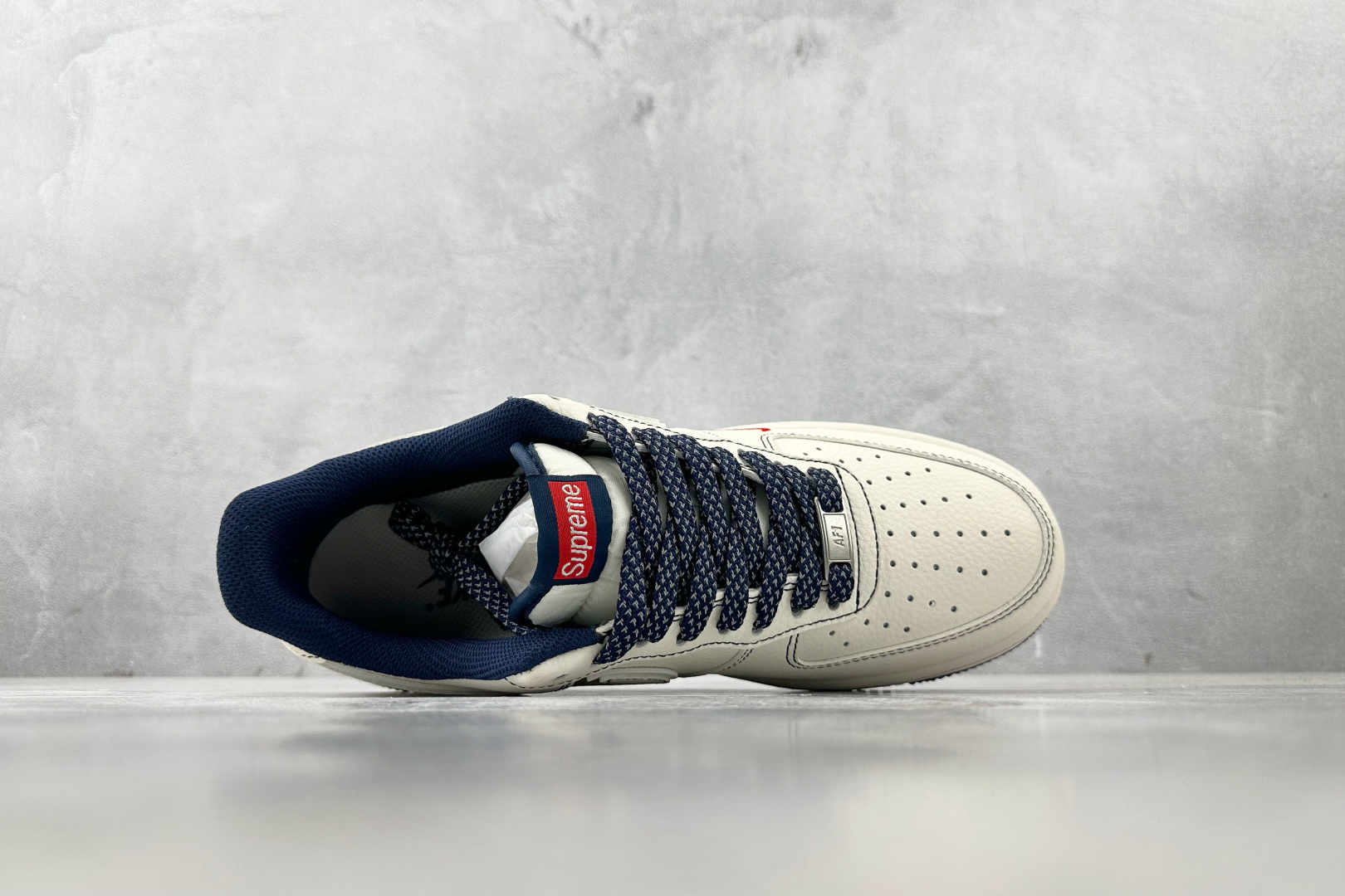 XC 
Nike Air Force 1'07 Supreme 联名 米白

货号：HH7518 074