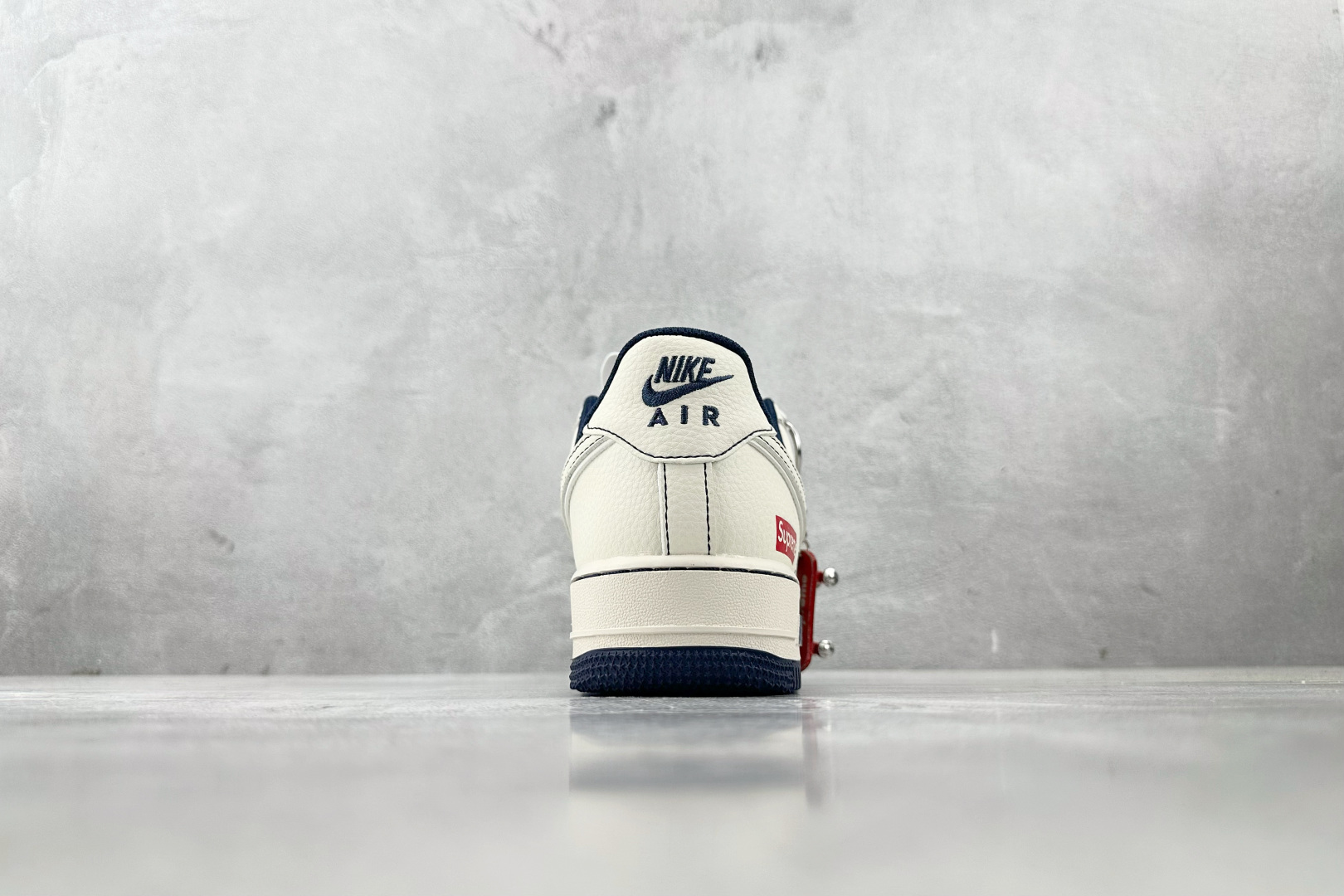 XC 
Nike Air Force 1'07 Supreme 联名 米白

货号：HH7518 074