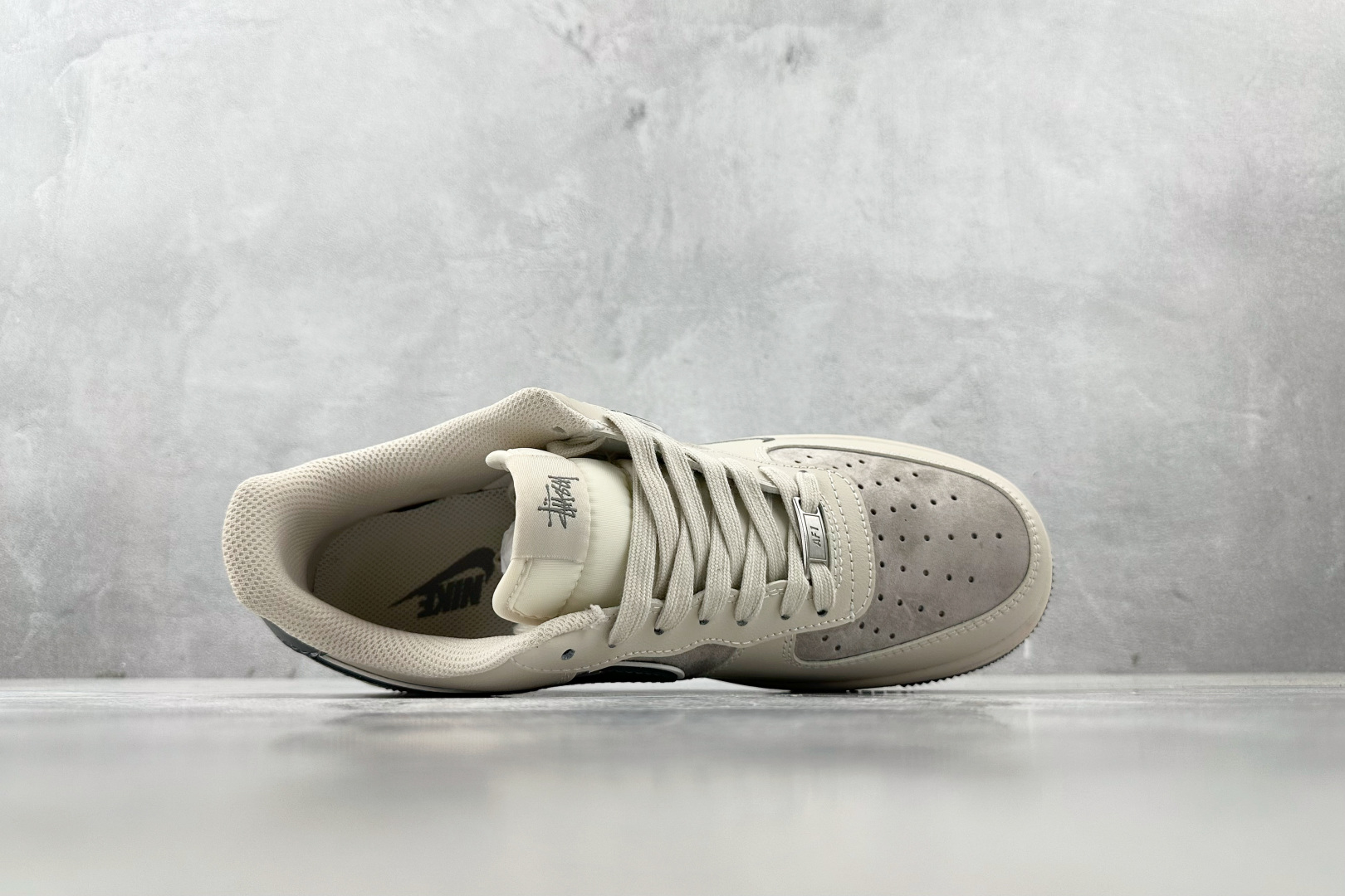 XC 
Nike Air Force 1'07 斯图西 联名 灰白

货号：XX3168 126
尺码：
