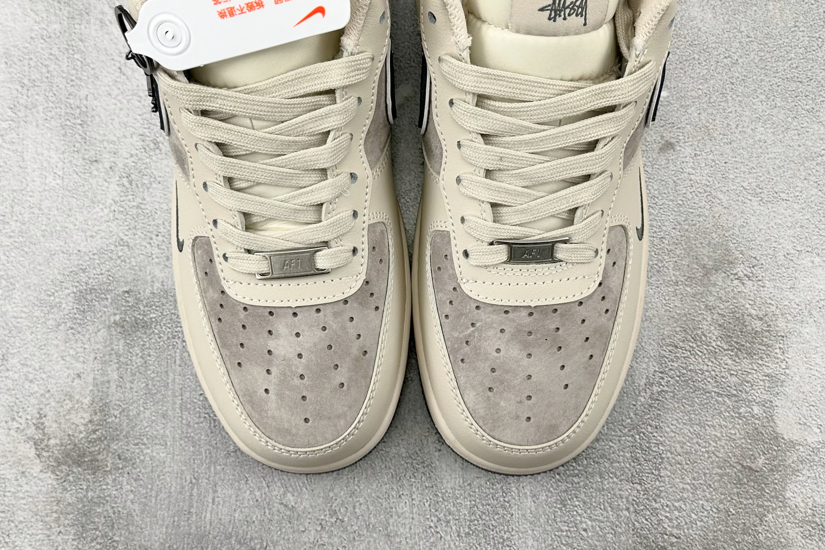 XC 
Nike Air Force 1'07 斯图西 联名 灰白

货号：XX3168 126
尺码：
