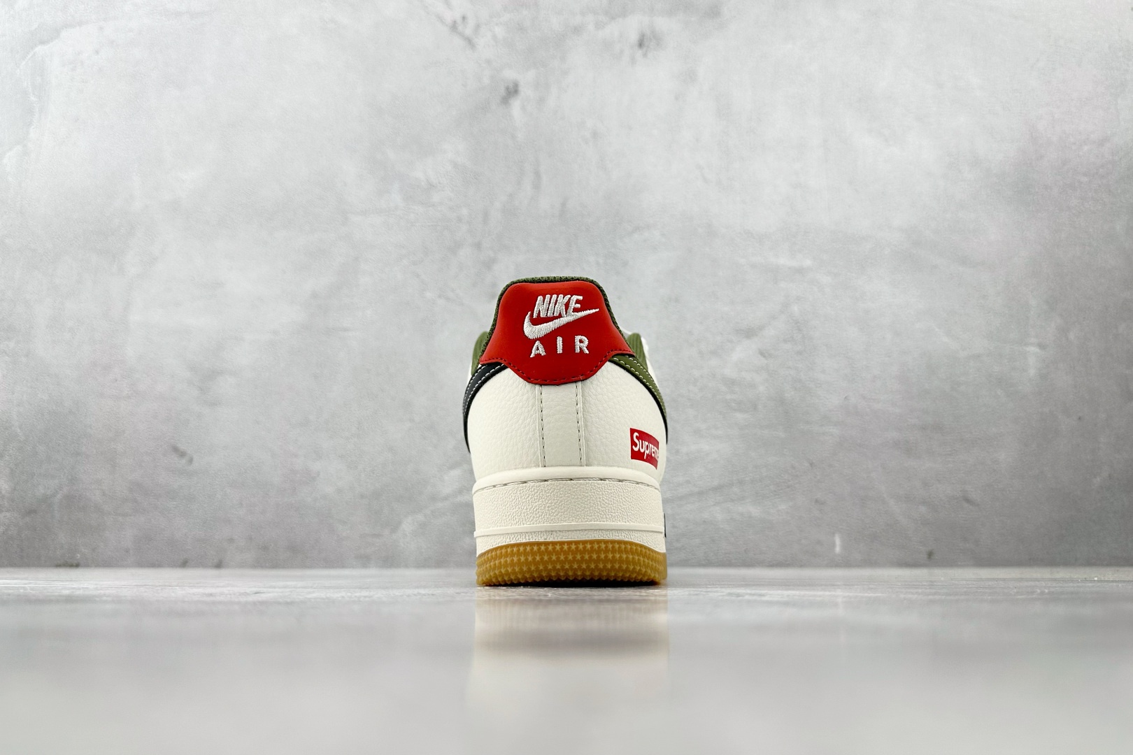 XC 
Nike Air Force 1'07 Supreme 联名 米白绿

货号：XS1958 56