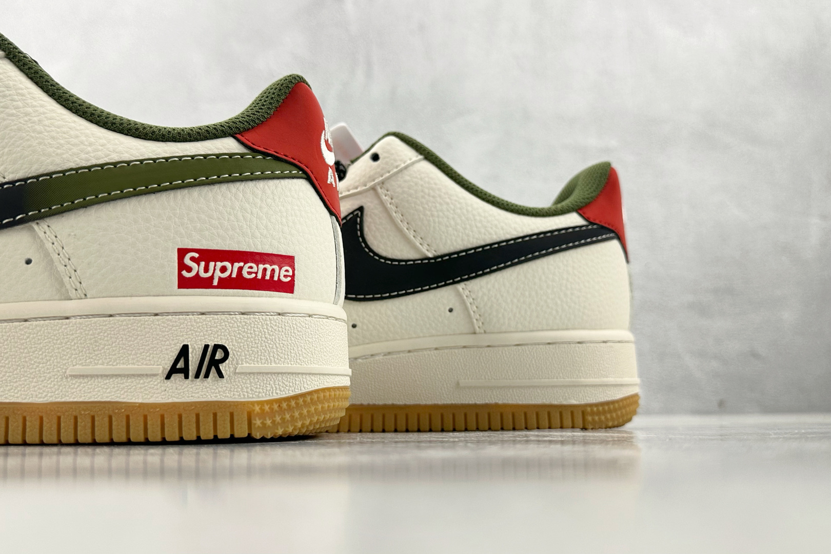 XC 
Nike Air Force 1'07 Supreme 联名 米白绿

货号：XS1958 56