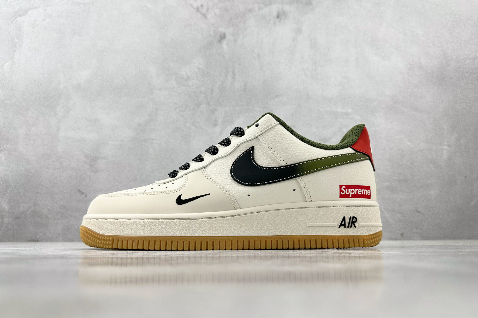 XC 
Nike Air Force 1'07 Supreme 联名 米白绿

货号：XS1958 56