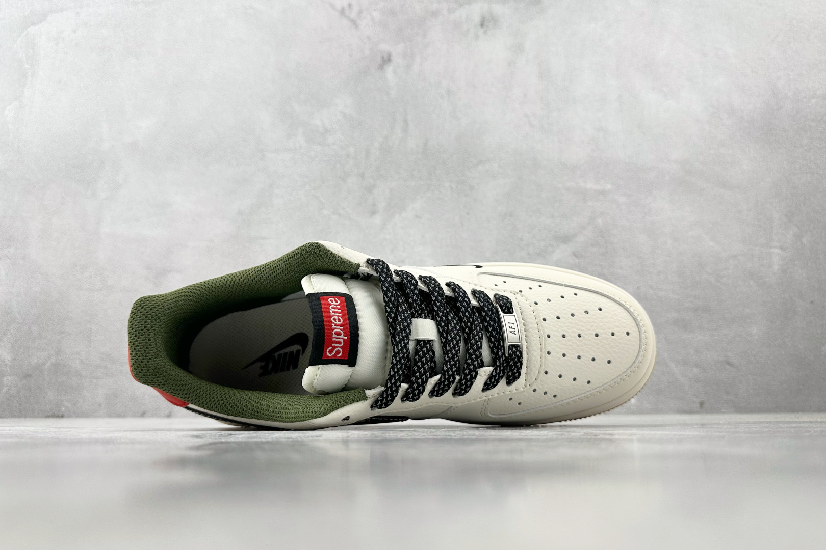XC 
Nike Air Force 1'07 Supreme 联名 米白绿

货号：XS1958 56