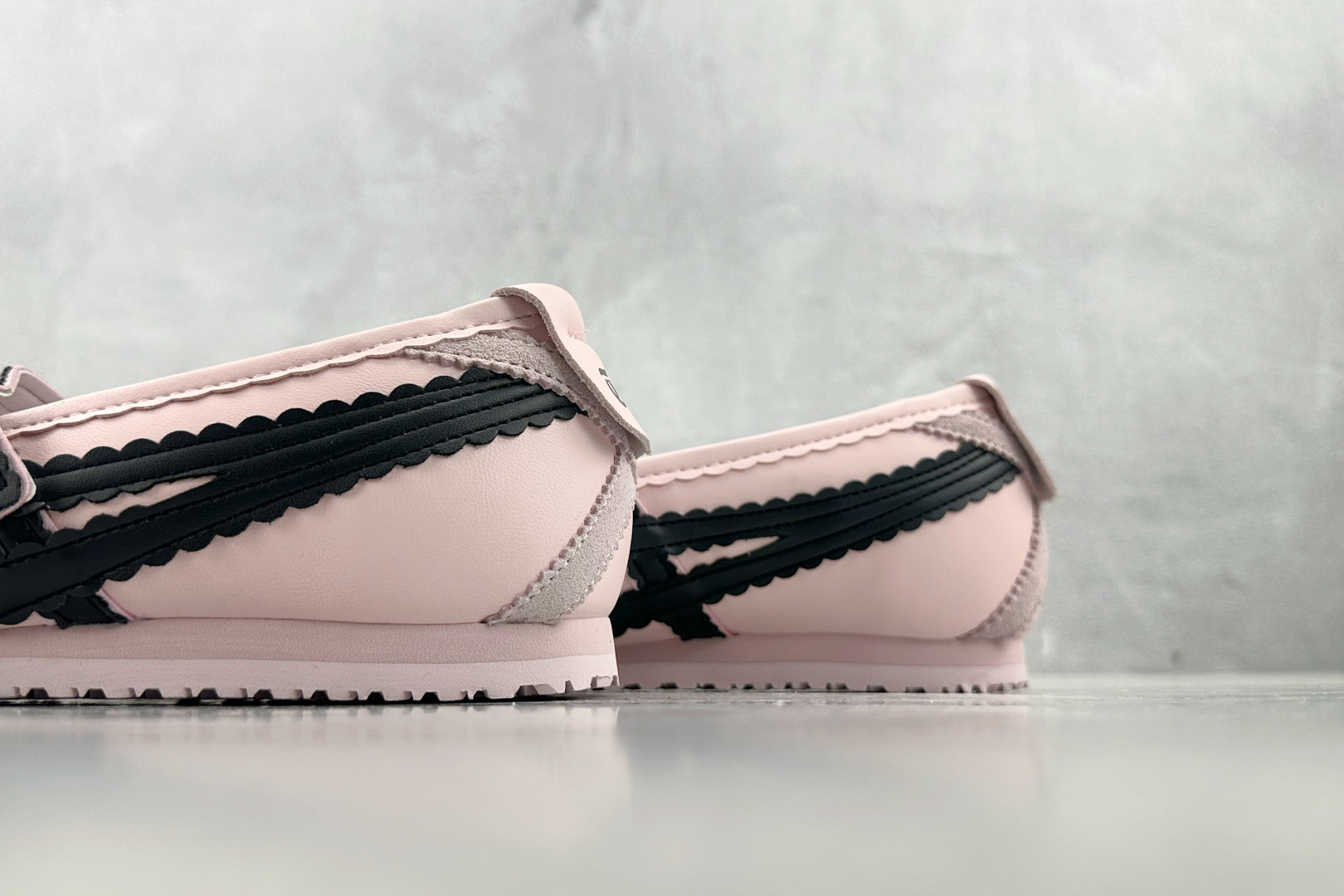 ZX 神版 
Onitsuka Tiger鬼塚虎 MEXICO 66 TGRS 粉色

货号：1182A